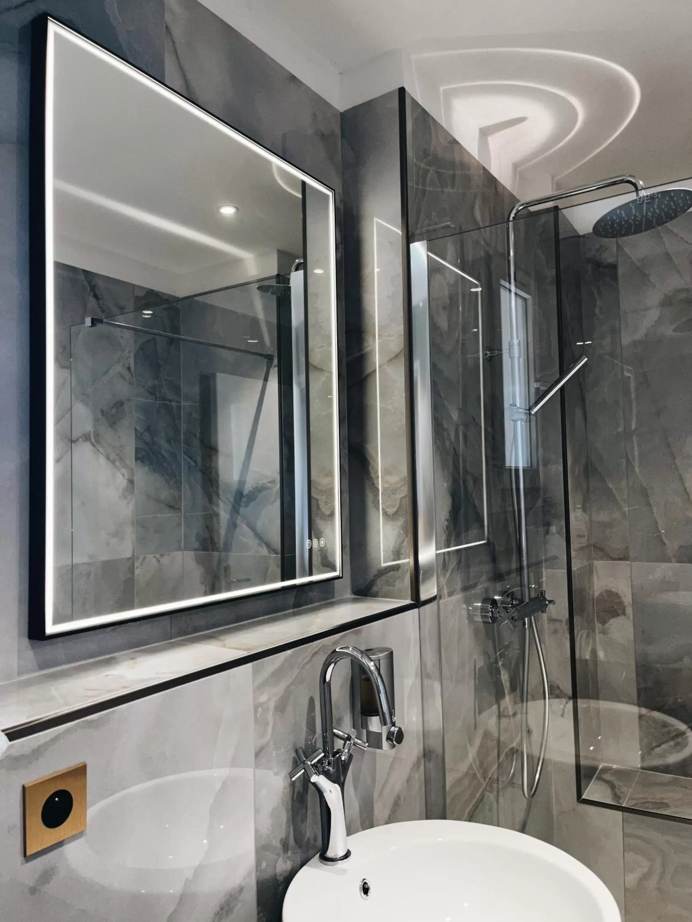 Bathroom in Hotel San Carlu Citadelle Ajaccio Bathroom in Hotel San Carlu Citadelle Ajaccio