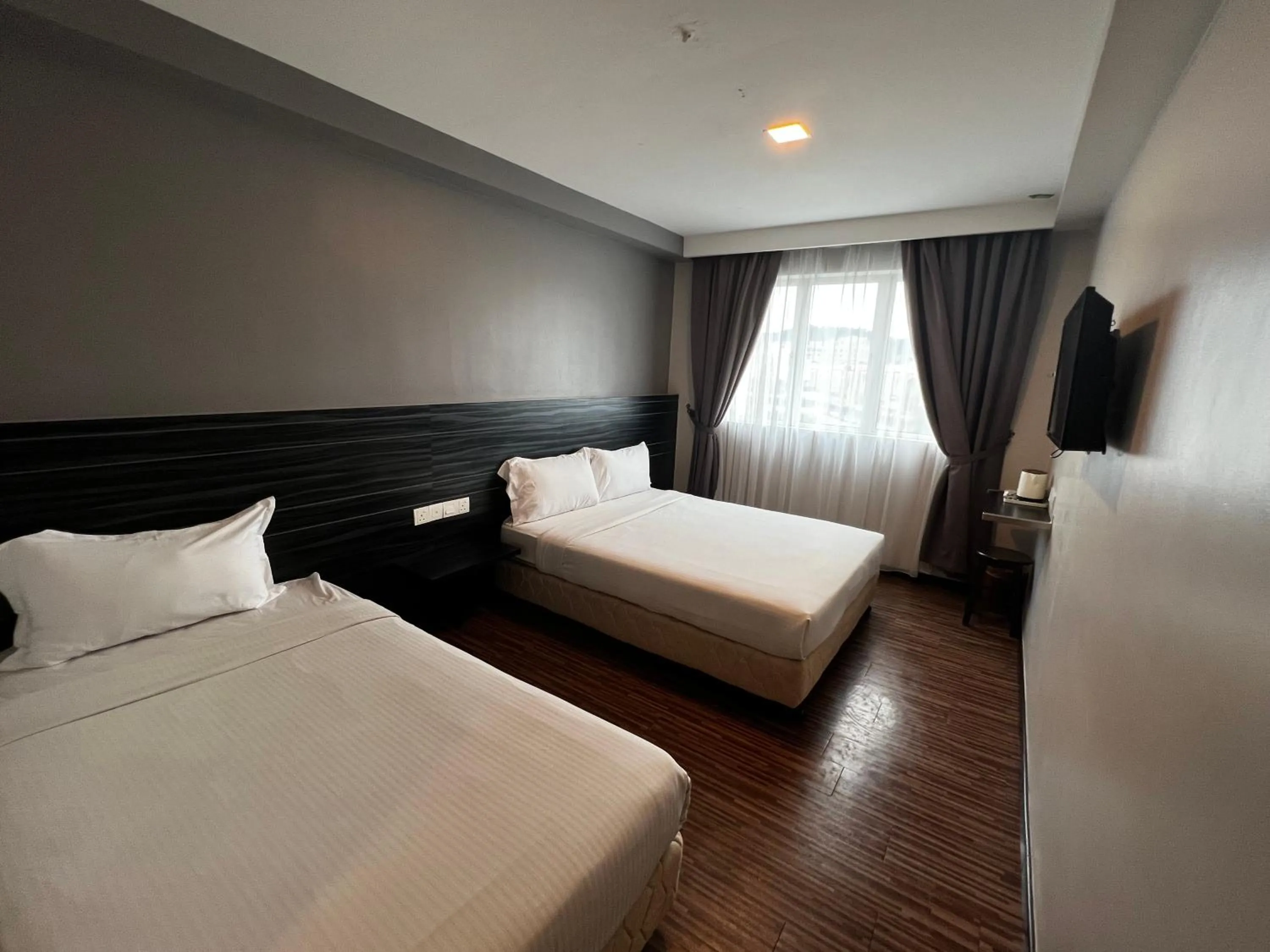 Bedroom, Bed in Signature Hotel