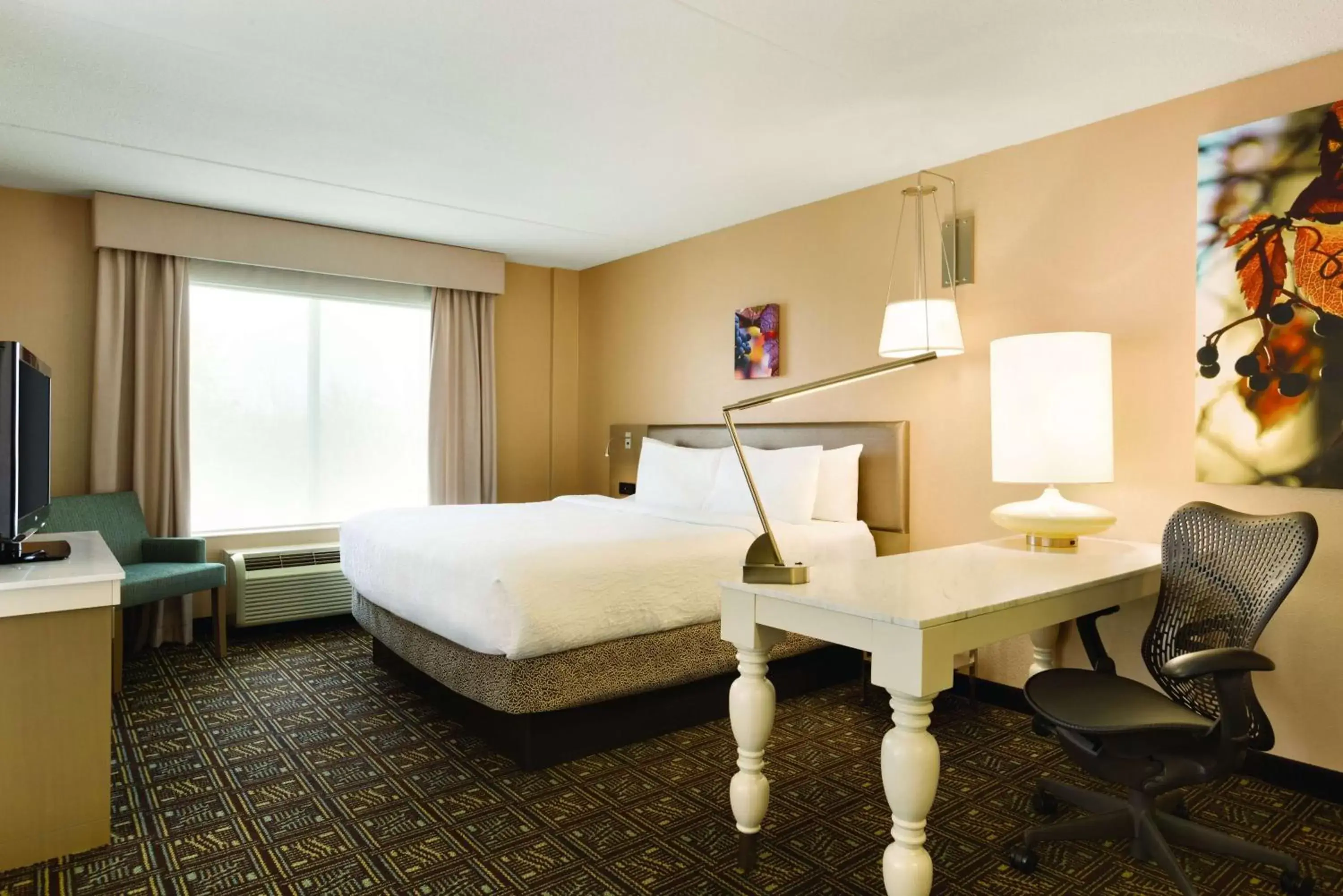 Bedroom, Bed in Hilton Garden Inn Niagara-on-the-Lake