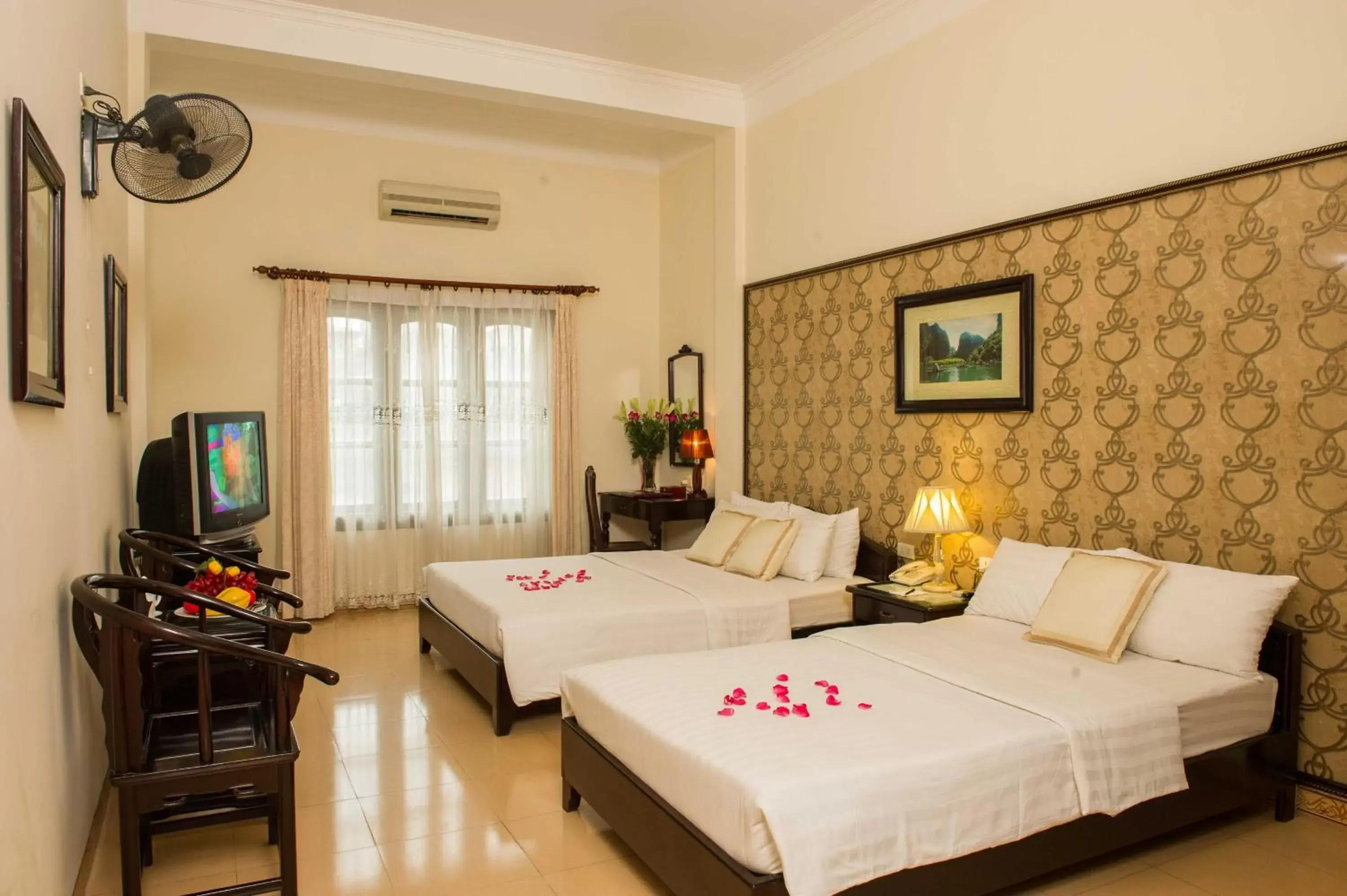 Photo of the whole room, Bed in Thuy Anh Hotel