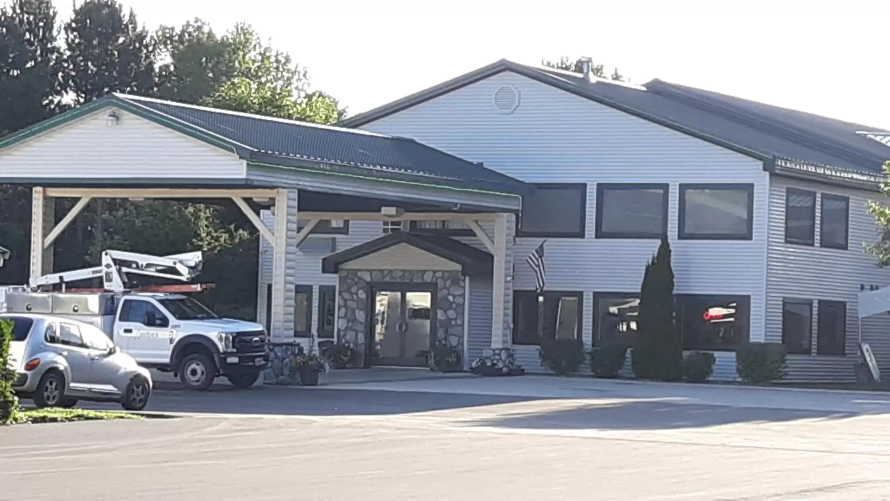 Facade/entrance, Property Building in Pleasant Moose Lodge