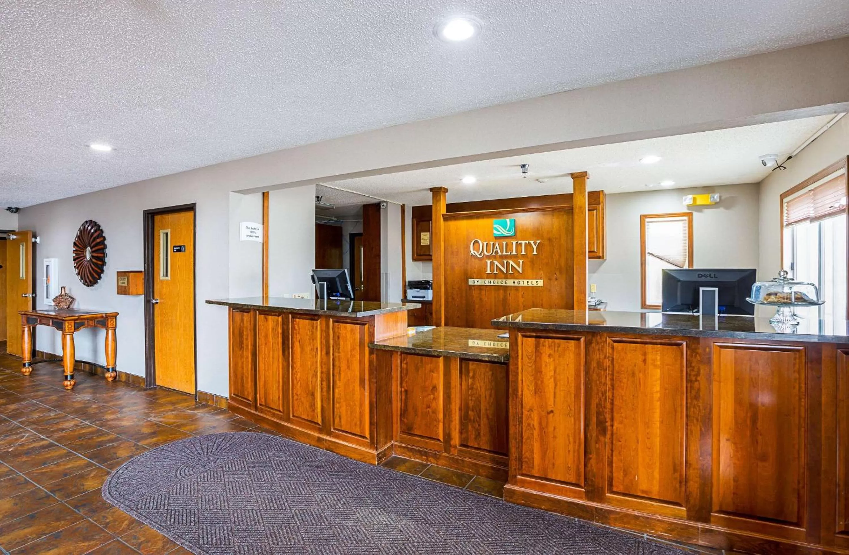 Lobby or reception in Quality Inn Mitchell I-90