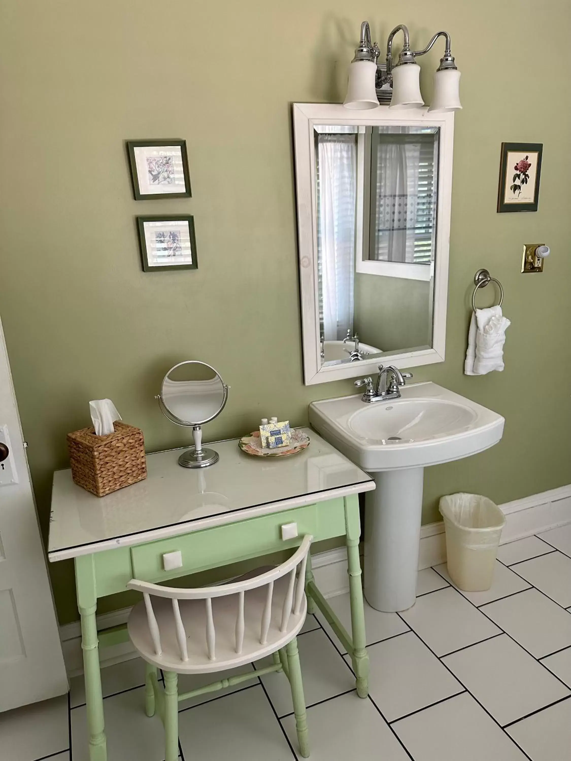 Bathroom in Red Rocker Inn