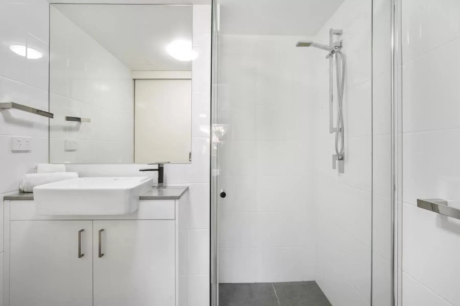 Shower, Bathroom in Kirra Palms Holiday Apartments