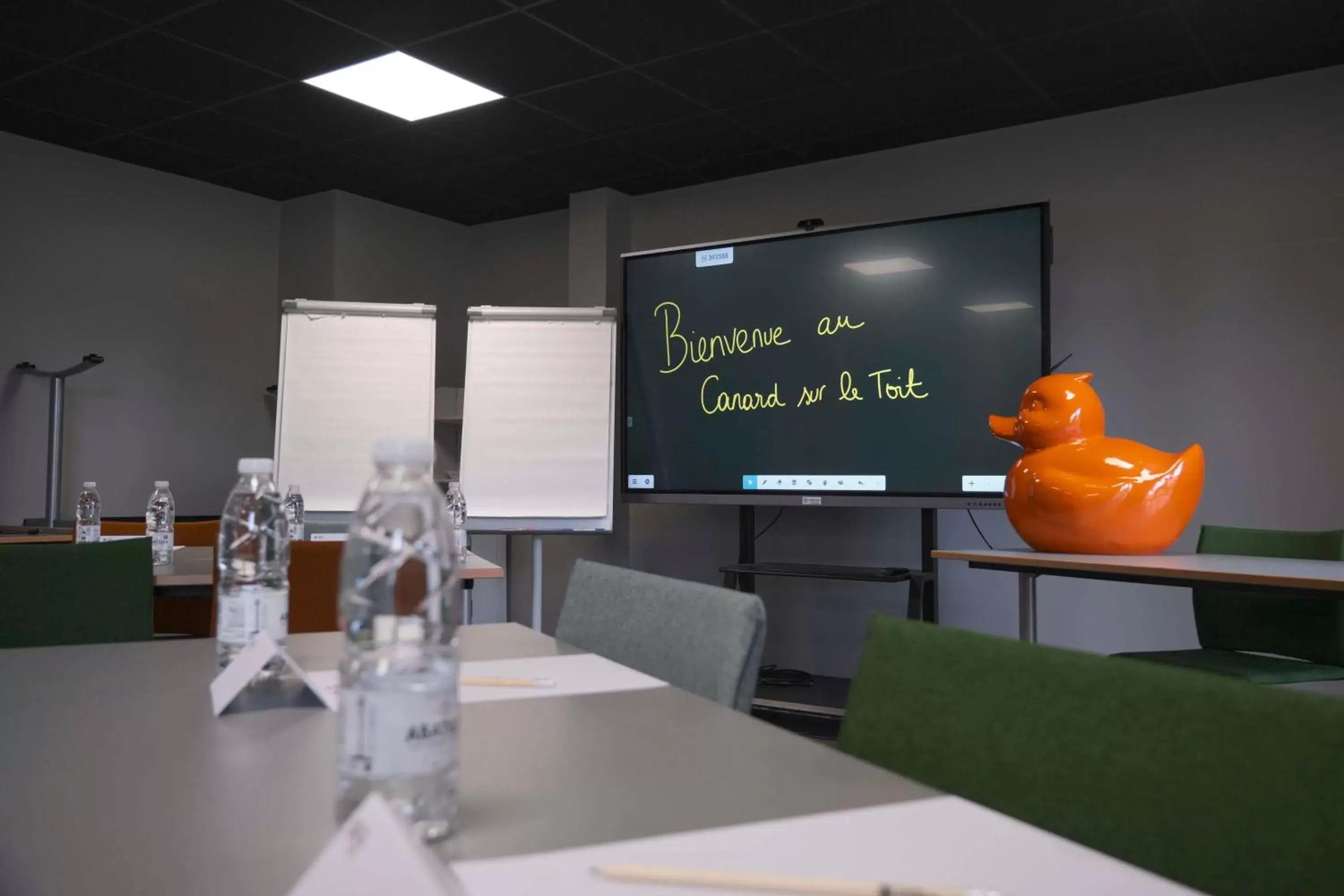 Meeting/conference room in Best Western Plus Le Canard sur le Toit