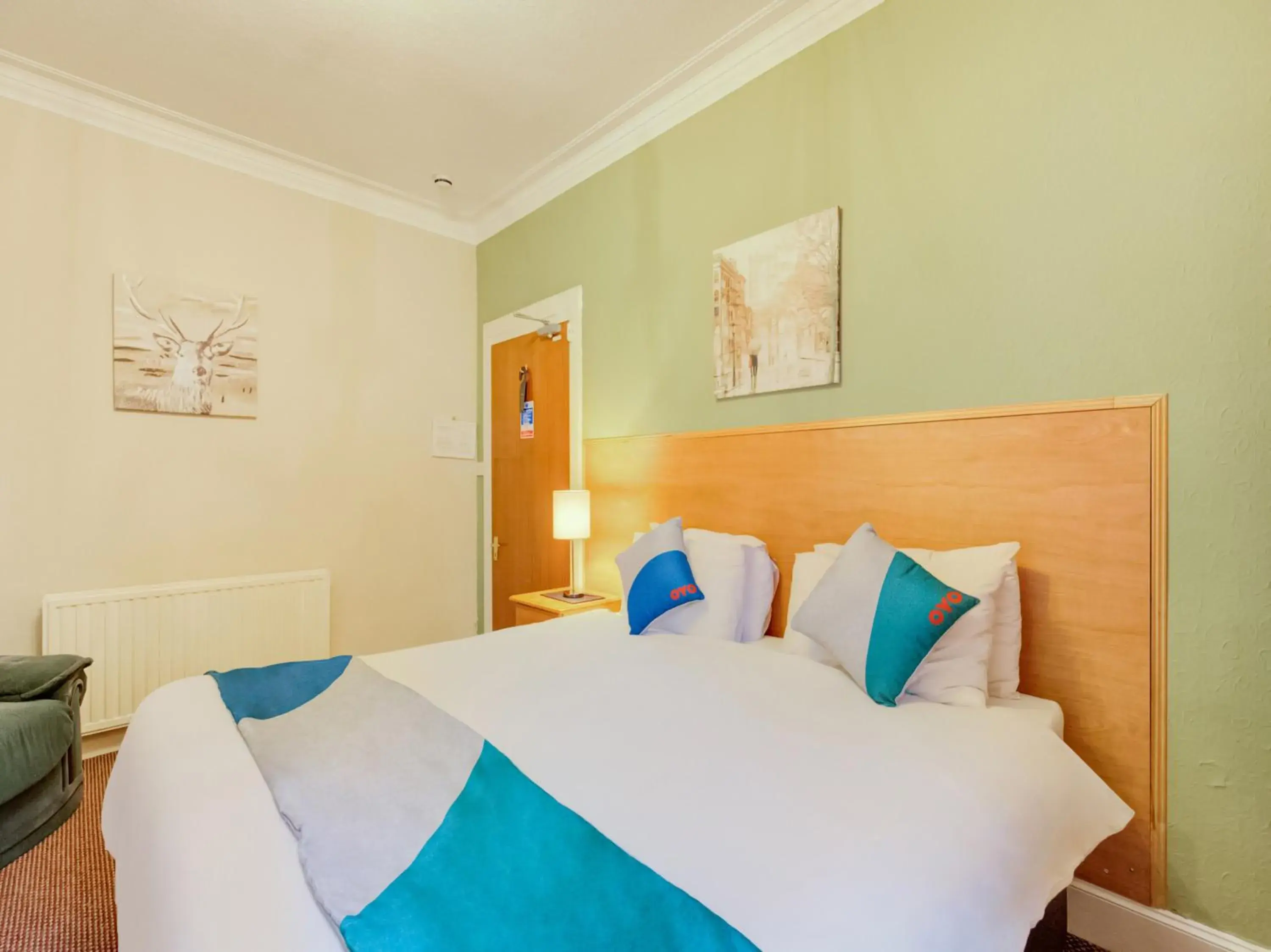 Bedroom, Bed in OYO Eastbank Hotel, Speyside Scotland