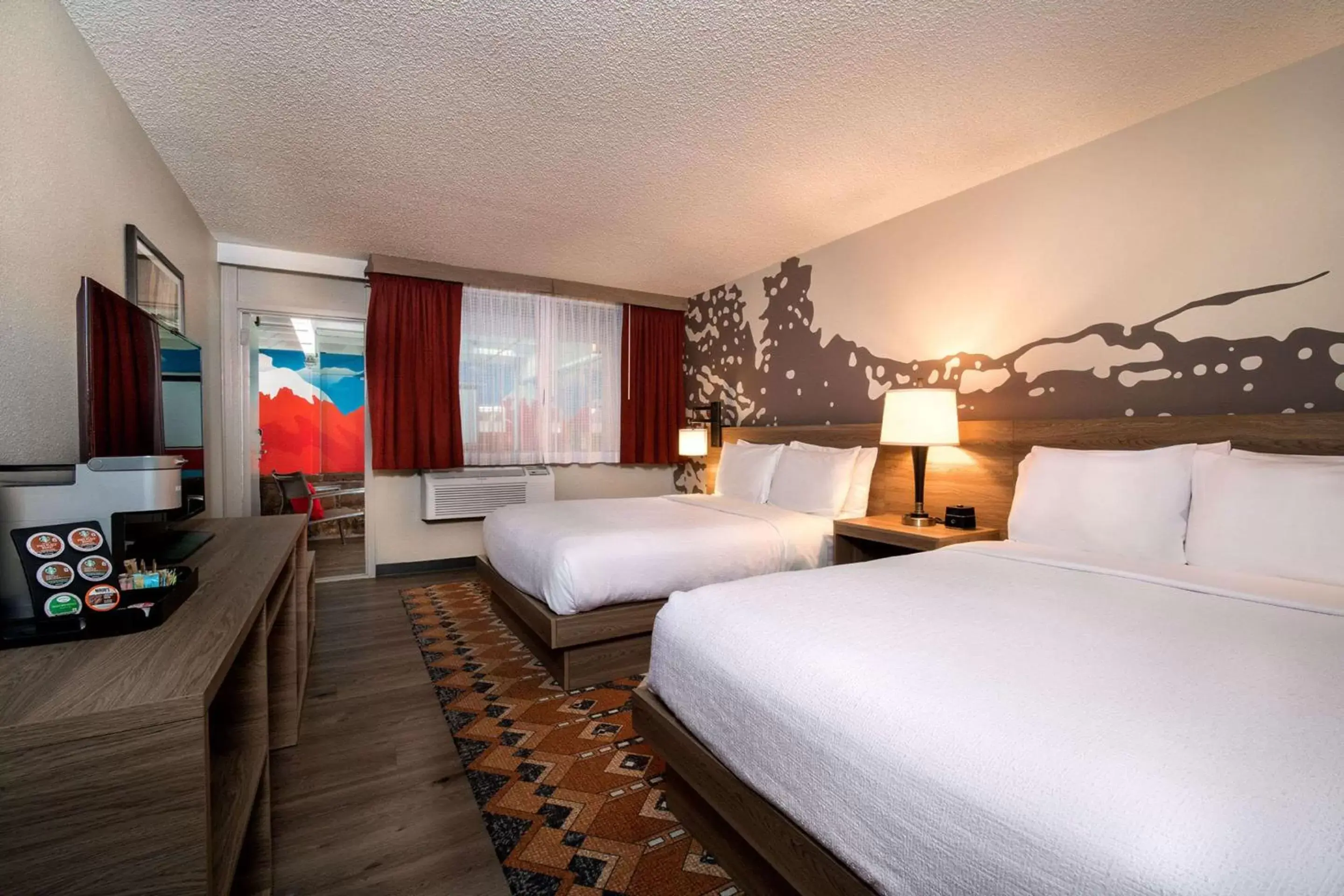 Bedroom, Bed in The Ridgeline Hotel, Estes Park, Ascend Hotel Collection