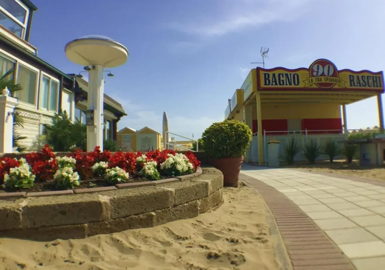 Beach in Hotel Mon Cheri