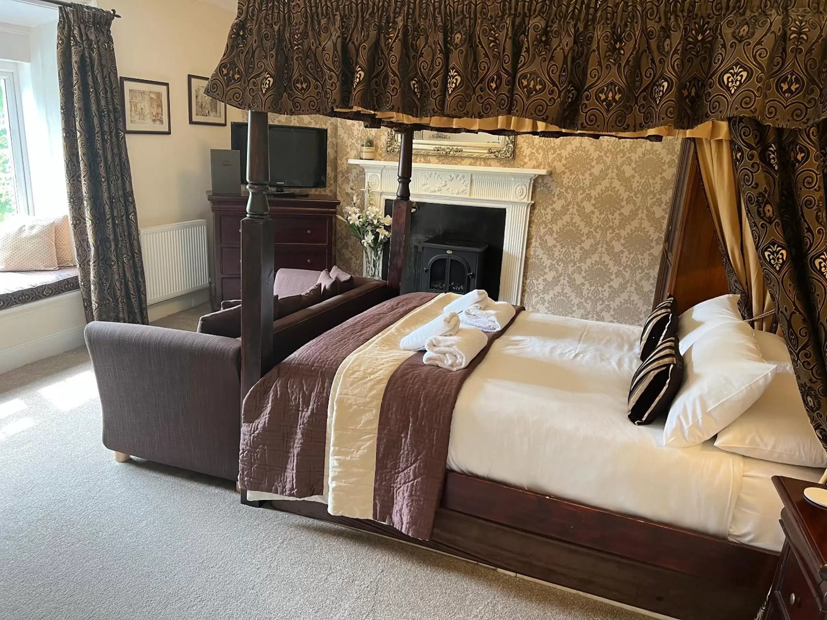 Bed in East Ayton Lodge Hotel