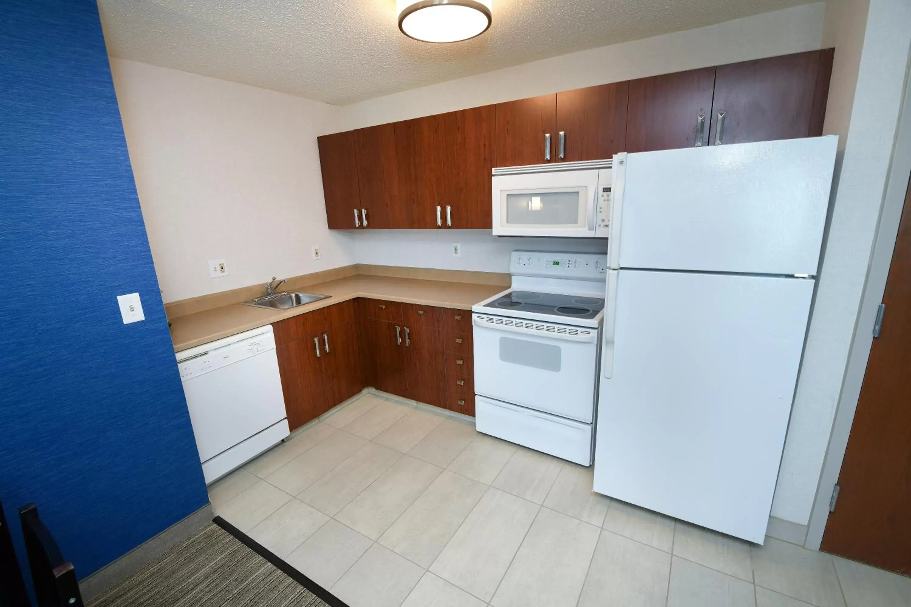 Photo of the whole room, Kitchen/Kitchenette in Holiday Inn Express Hotel & Suites Grand Forks, an IHG Hotel