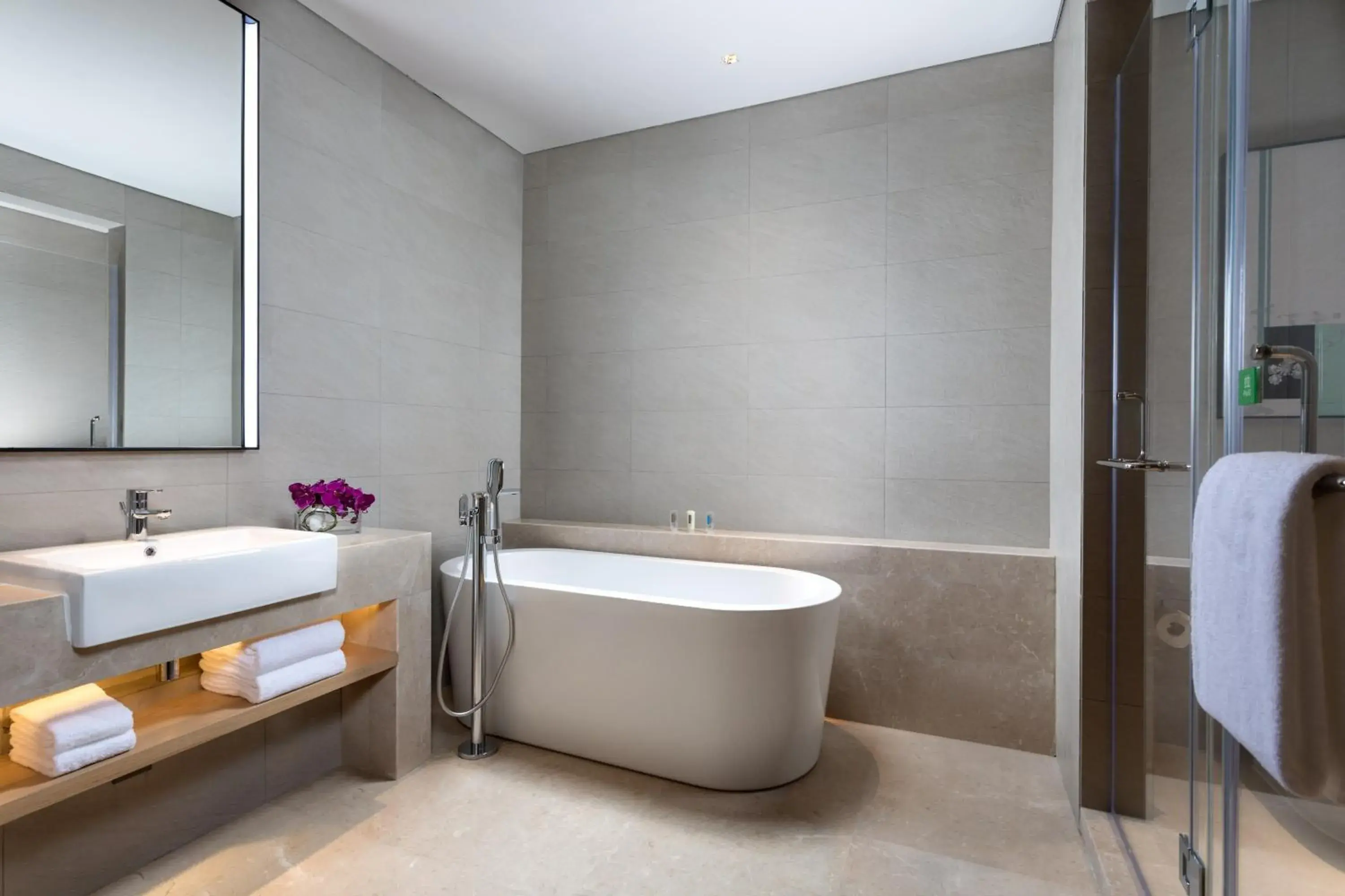 Bathroom in Holiday Inn Guiyang City Center by IHG Bathroom in Holiday Inn Guiyang City Center by IHG