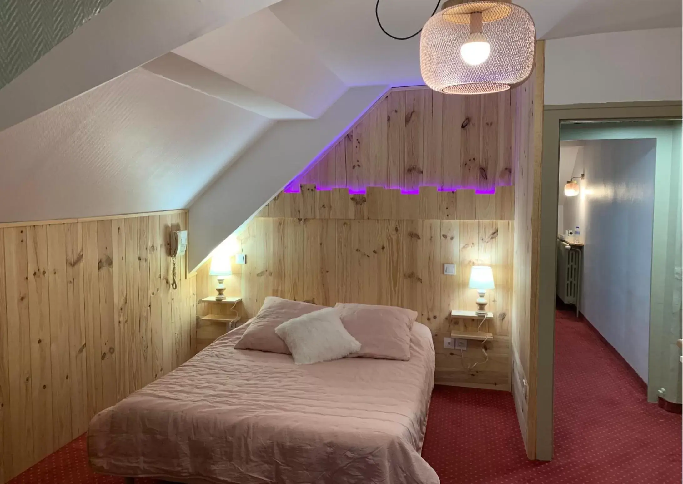 Bedroom, Bed in Hôtel Le Dauphin