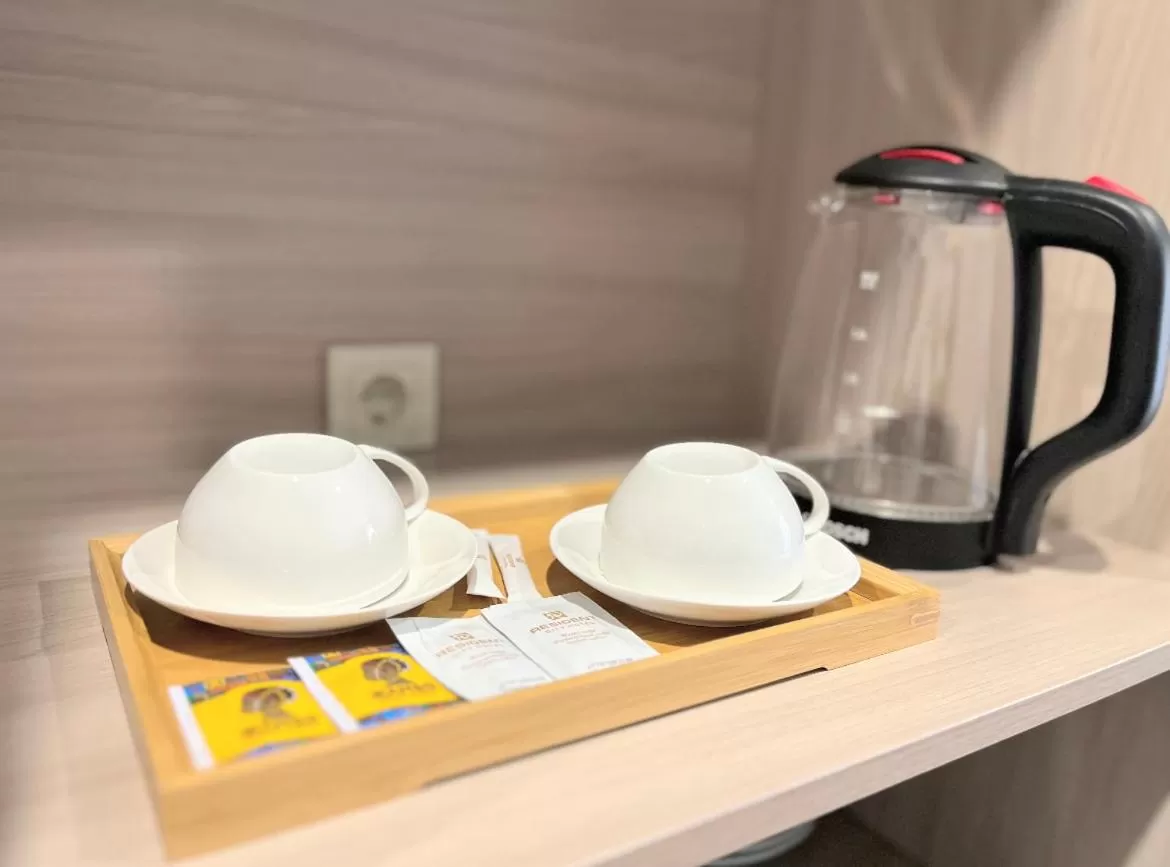 Coffee/Tea Facilities in Resident Hotel Gogol