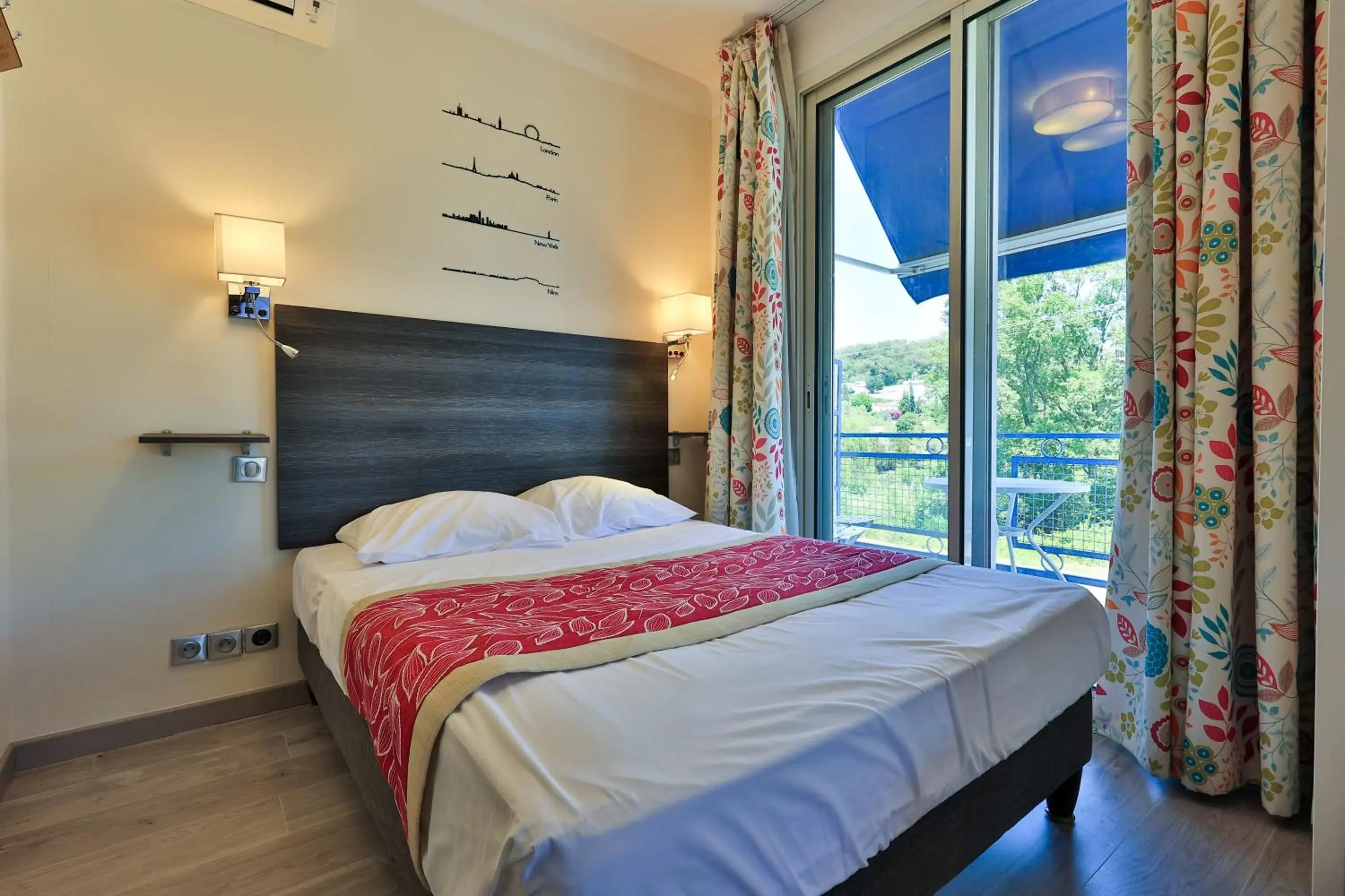 Bedroom, Bed in Logis Hotel des Cayrons