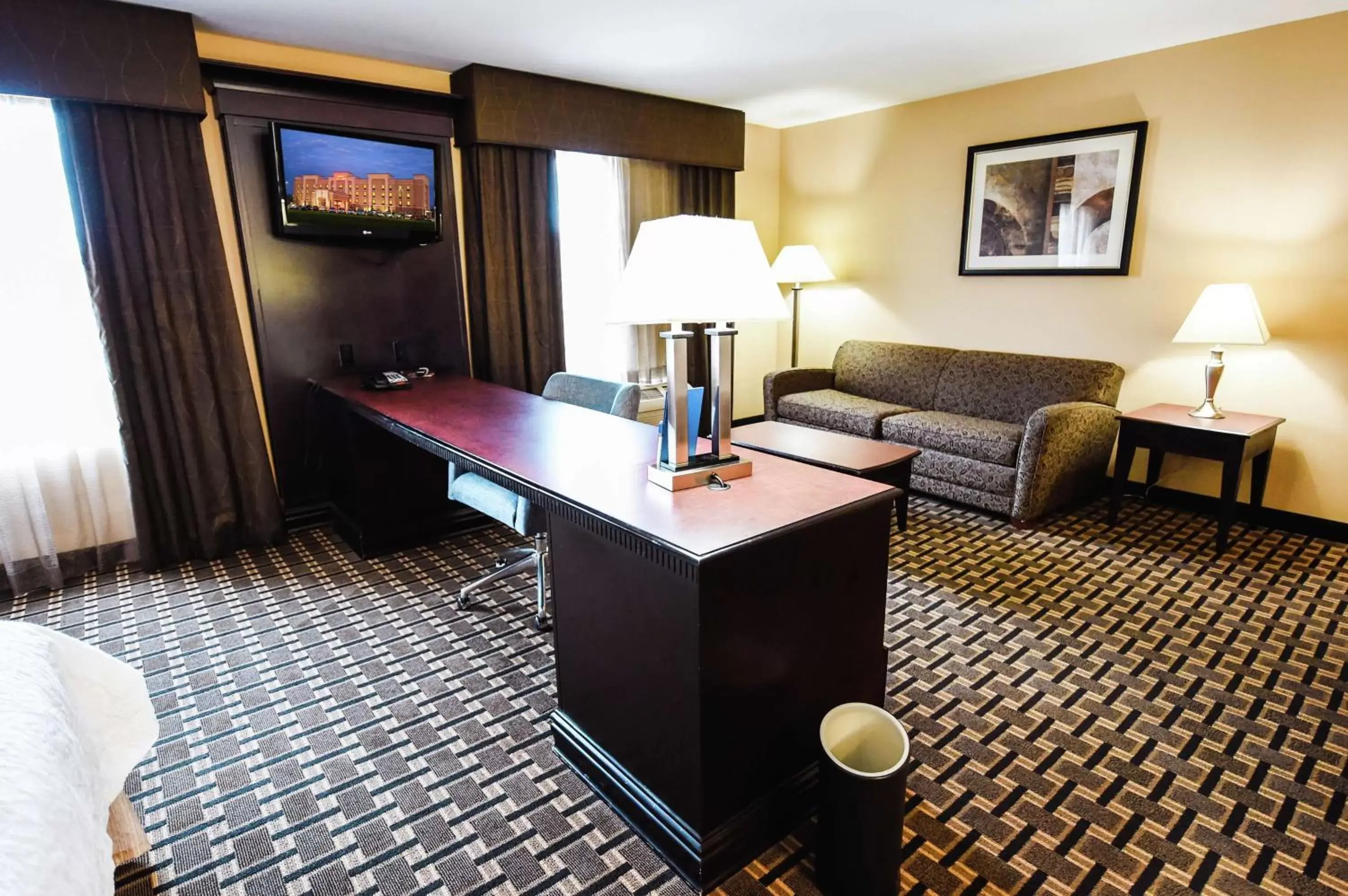 Bedroom, Seating Area in Hampton Inn & Suites Pine Bluff