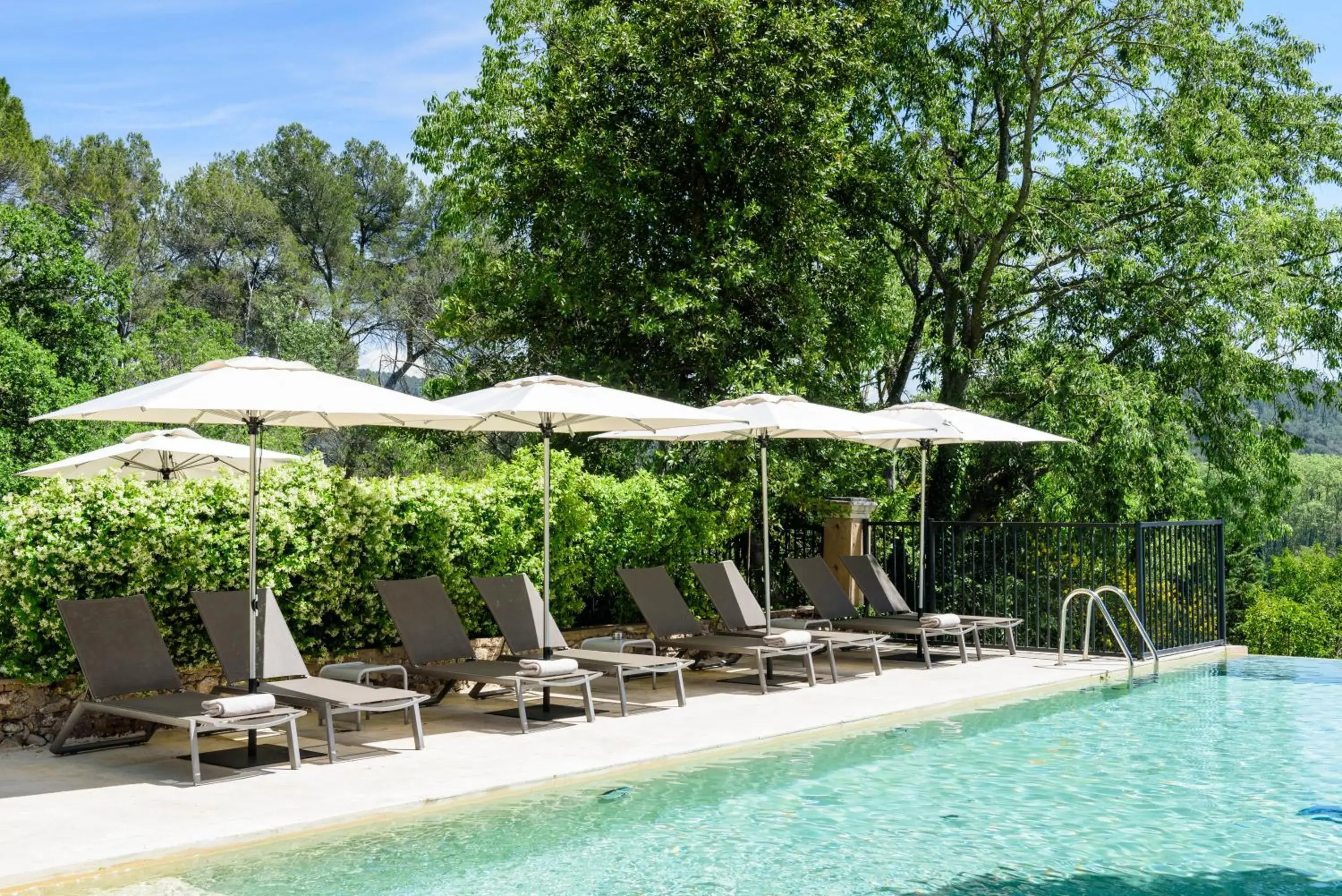 Swimming Pool in Les Lodges Sainte-Victoire Hotel & Spa
