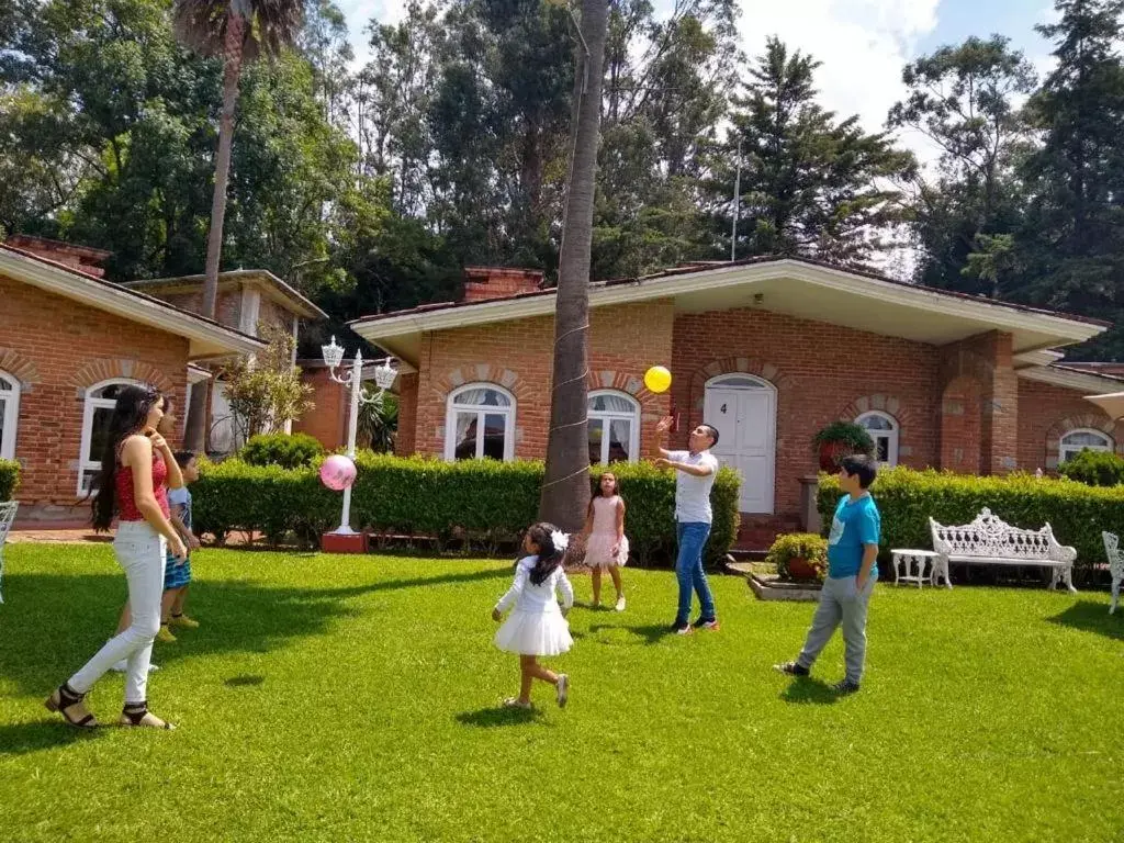 People in Hotel Villa Monarca Inn