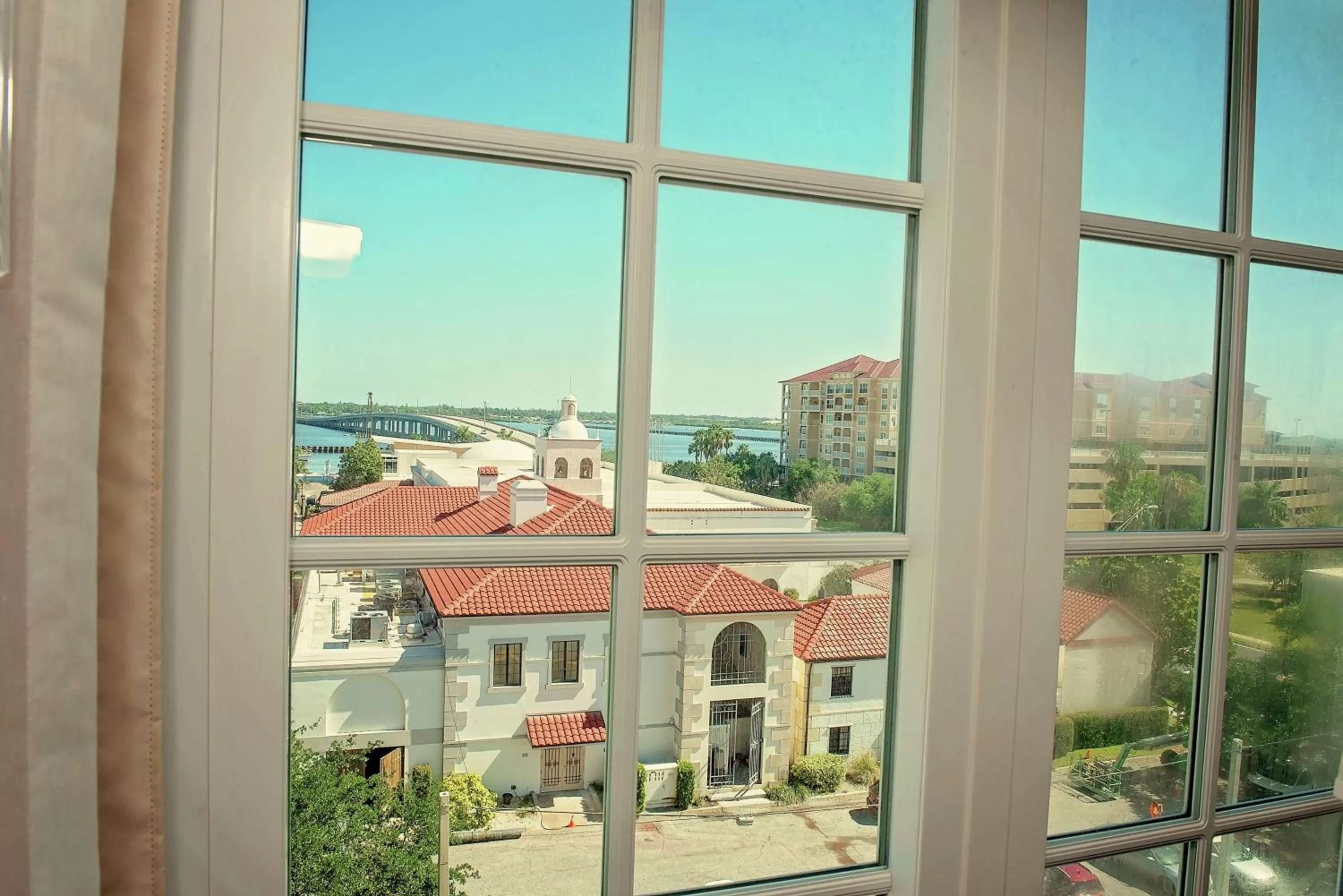 Photo of the whole room in Hampton Inn & Suites Bradenton