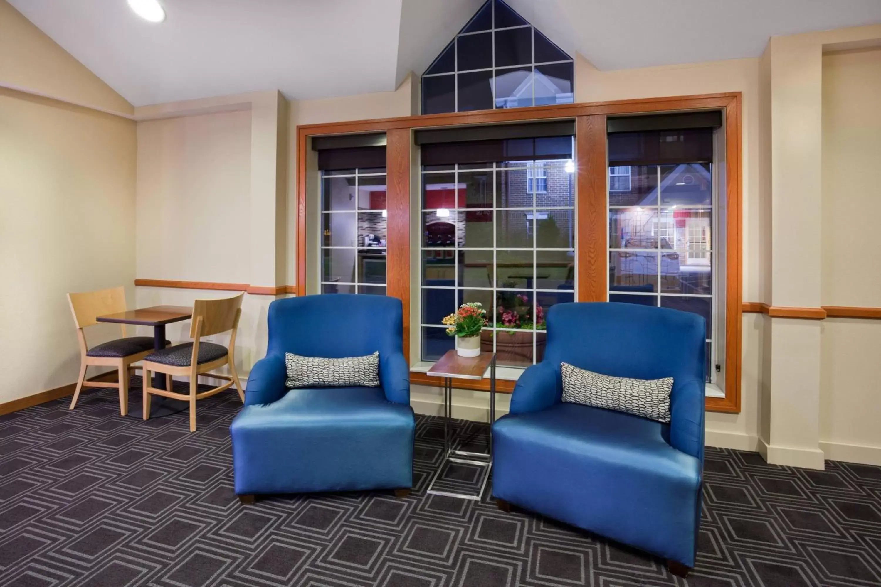 Lobby or reception, Seating Area in TownePlace Suites Minneapolis West/St. Louis Park