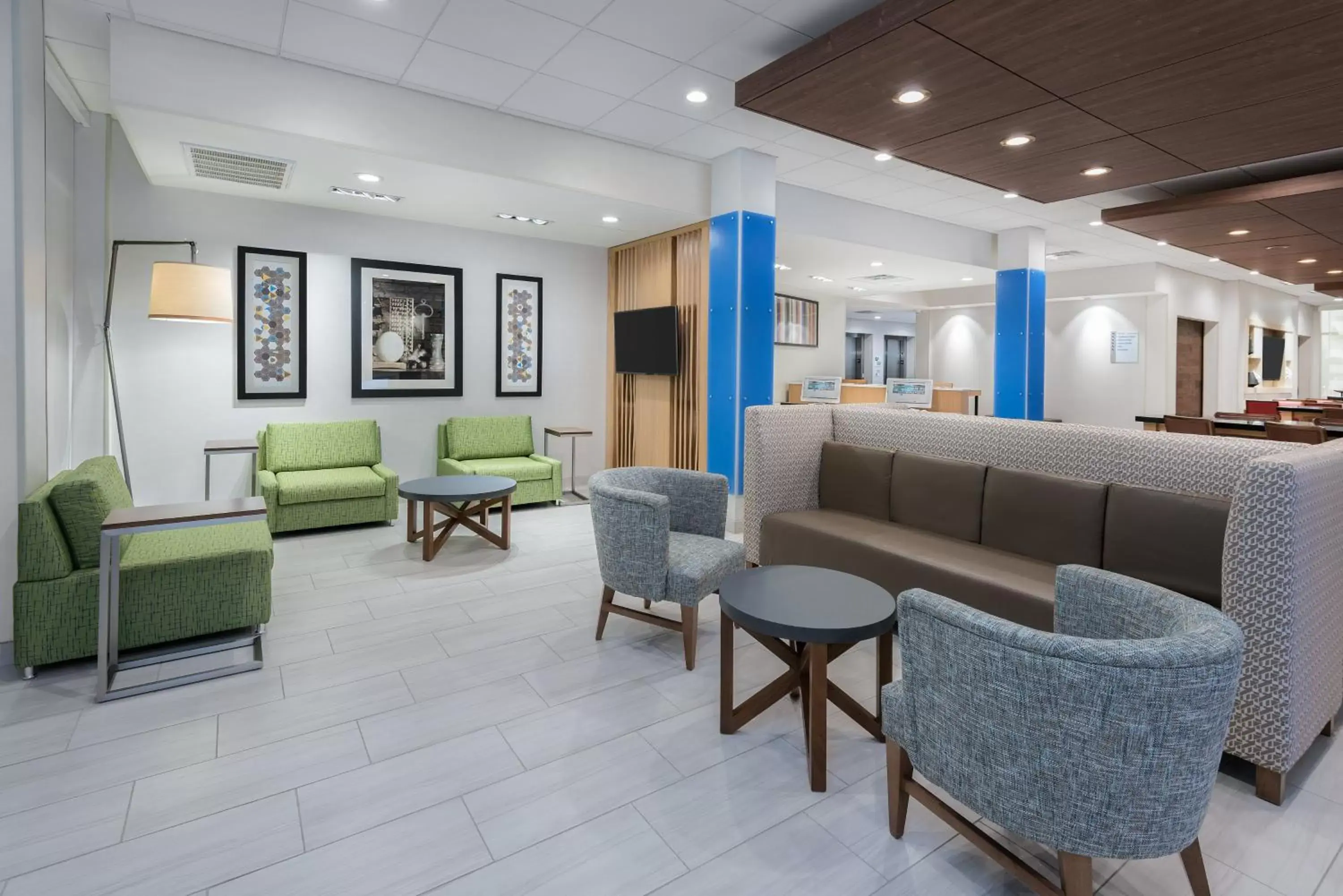 Property building, Seating Area in Holiday Inn Express & Suites Bryan - College Station, an IHG Hotel