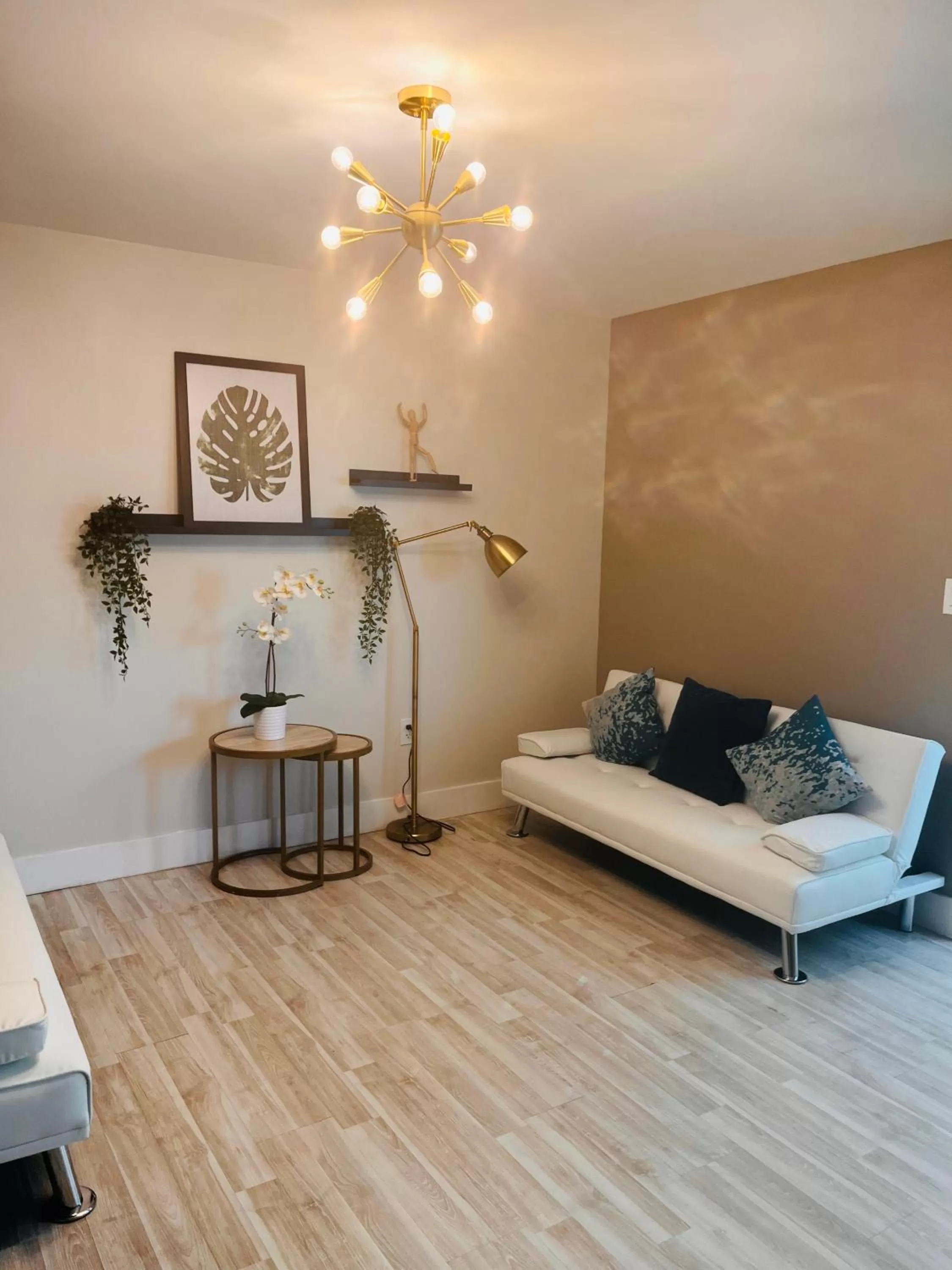 Living room, Seating Area in Suites at The Strand on Ocean Drive