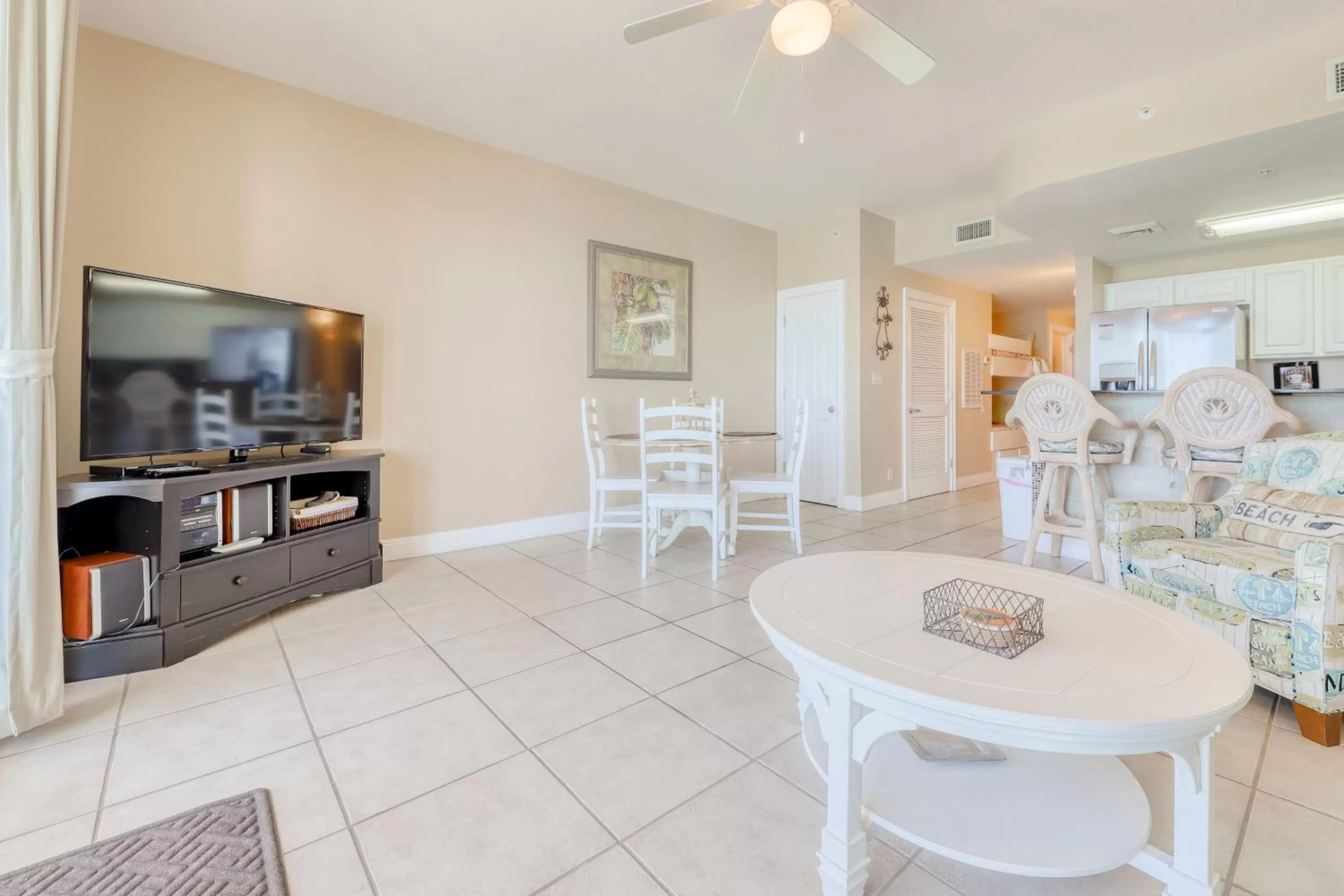 Dining Area in Calypso 503W