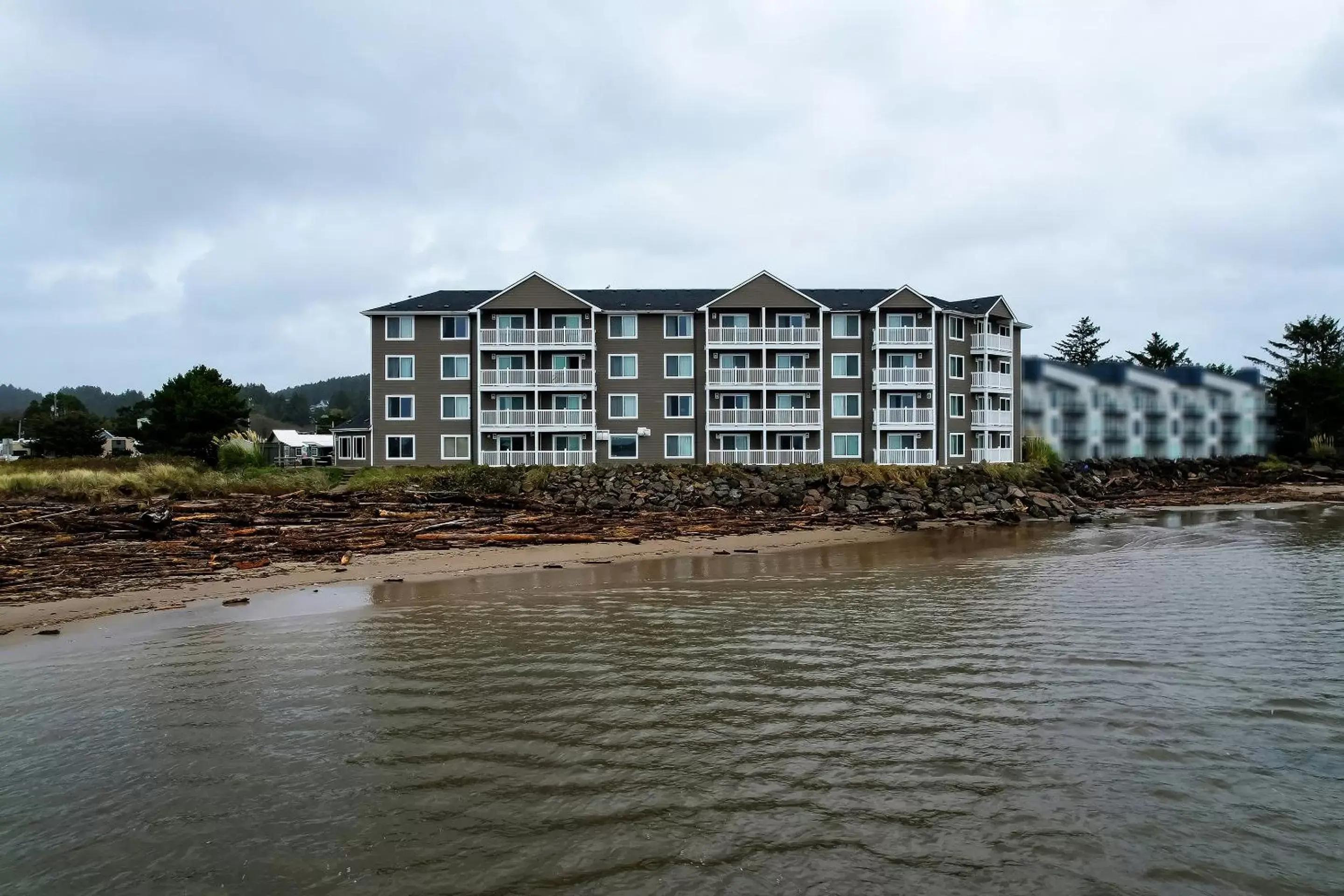 Property Building in Siletz Bay Beachfront Hotel by OYO Lincoln City