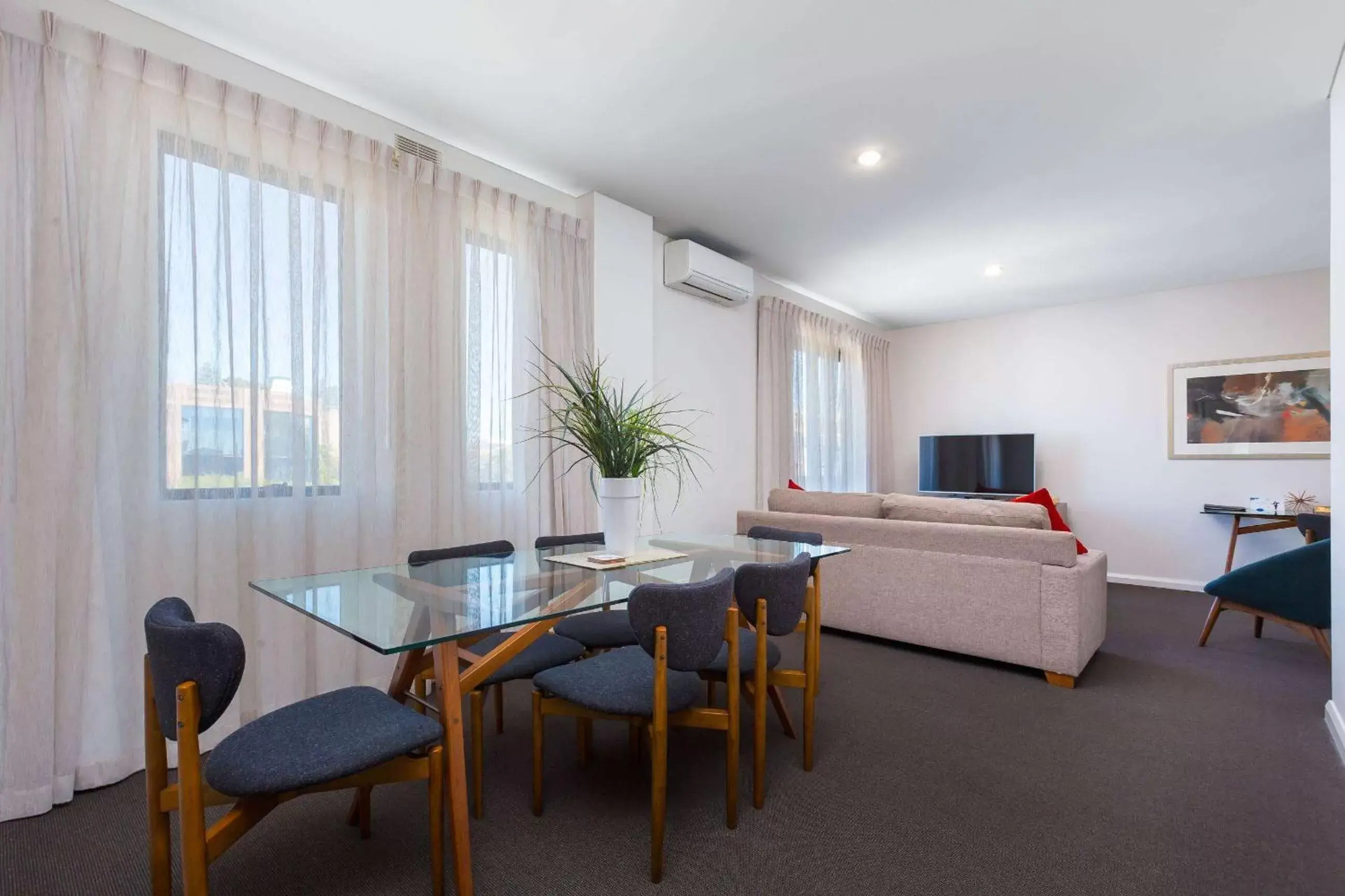 Photo of the whole room, Dining Area in Club Wyndham Perth, Trademark Collection by Wyndham