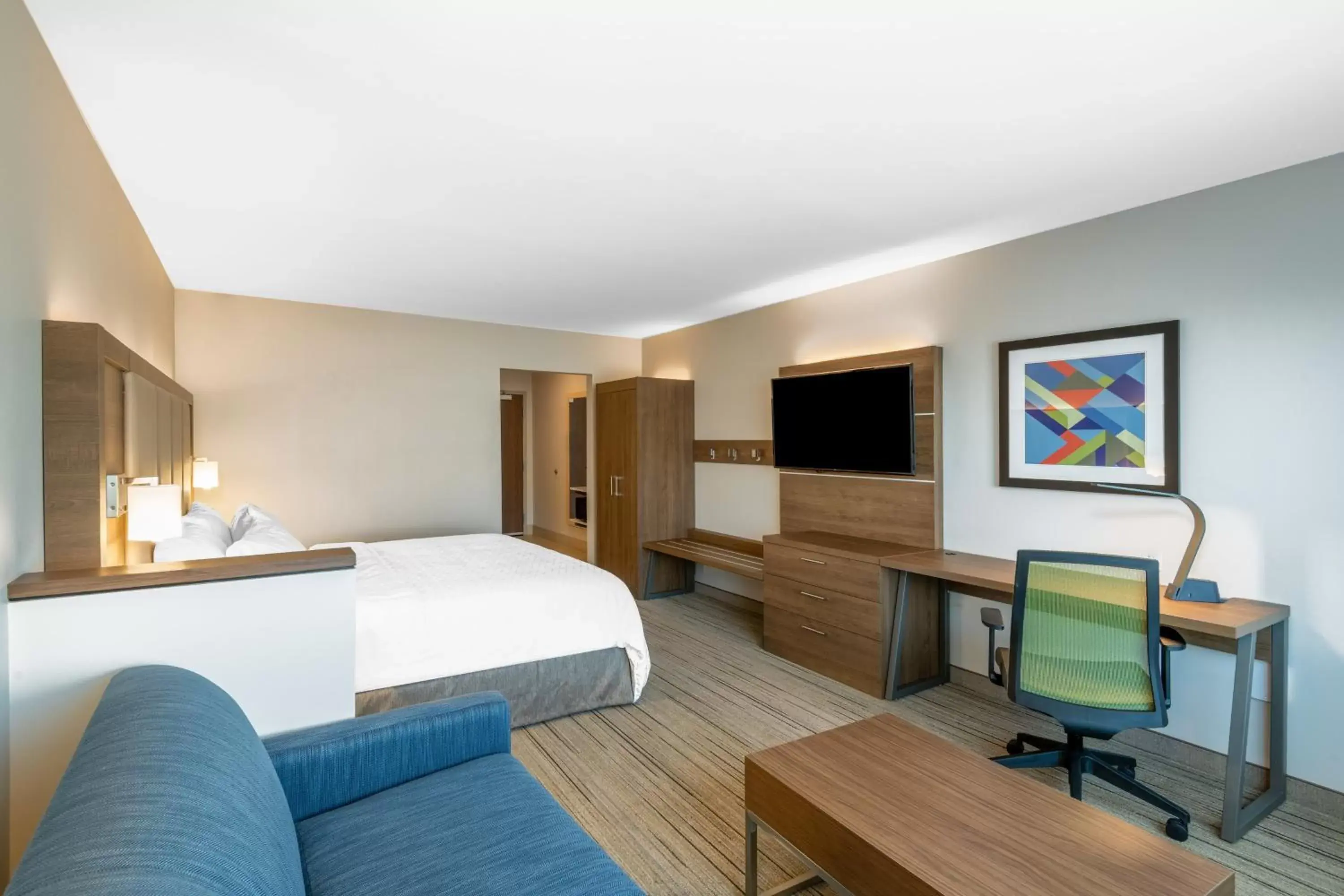 Photo of the whole room, TV/Entertainment Center in Holiday Inn Express & Suites - Phoenix - Airport North, an IHG Hotel