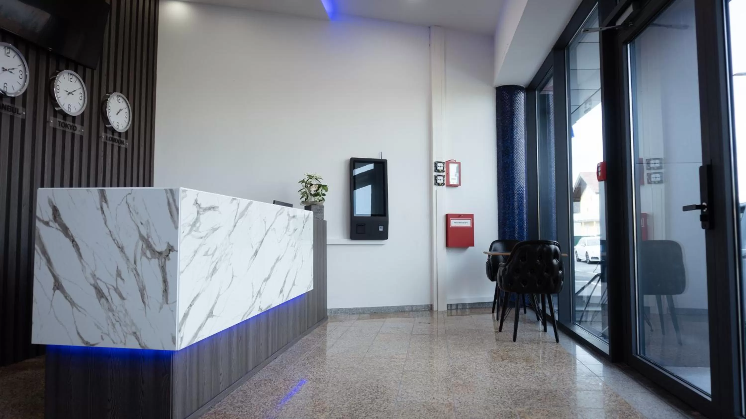 Lobby or reception in PARKHOTEL BRAUNAU - 24 Stunden Self Check-IN