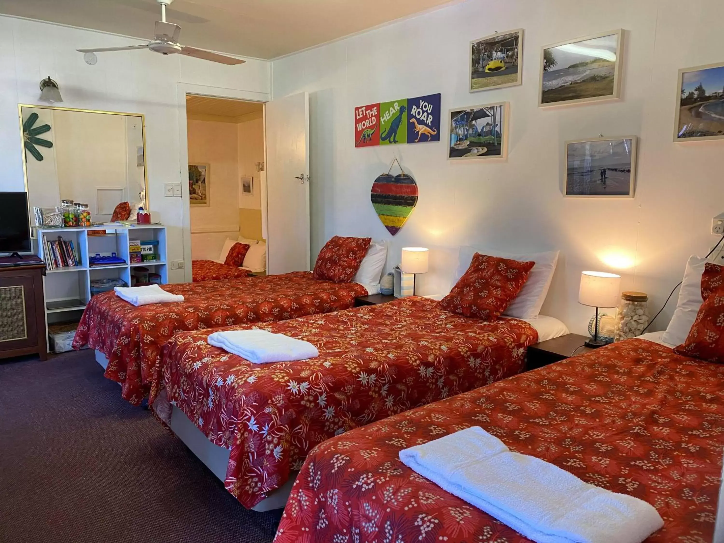 Bedroom, Bed in Bundaberg Coral Villa Motor Inn