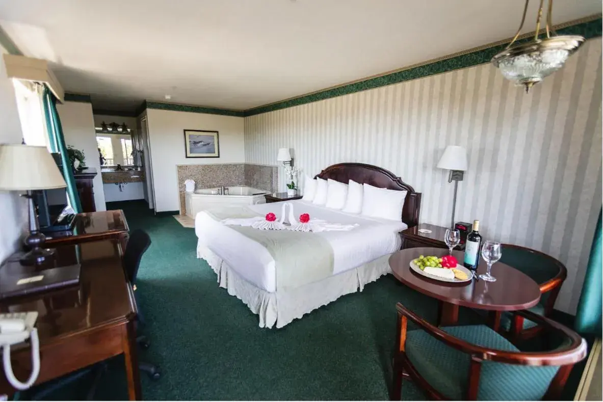 Bed in Emerald Dolphin Inn & Mini Golf Bed in Emerald Dolphin Inn & Mini Golf