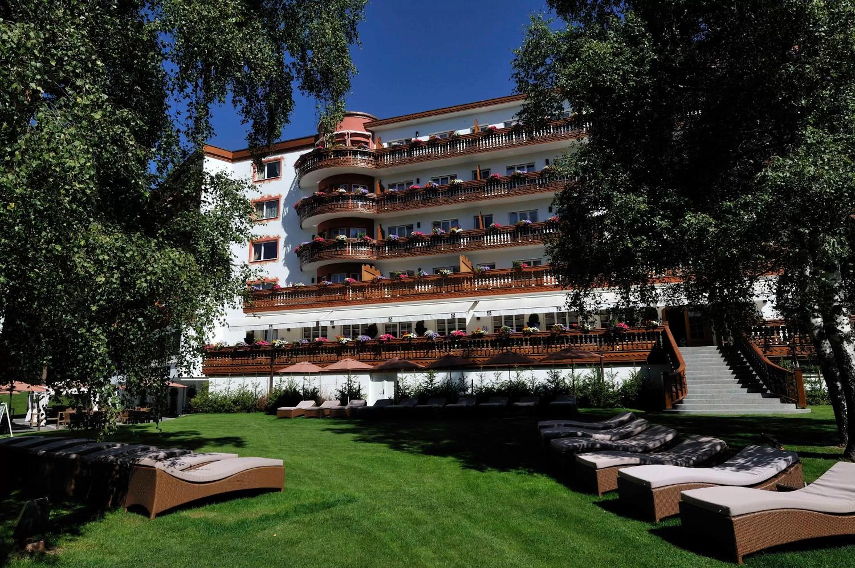 Facade/entrance in Grand Hôtel du Golf & Palace