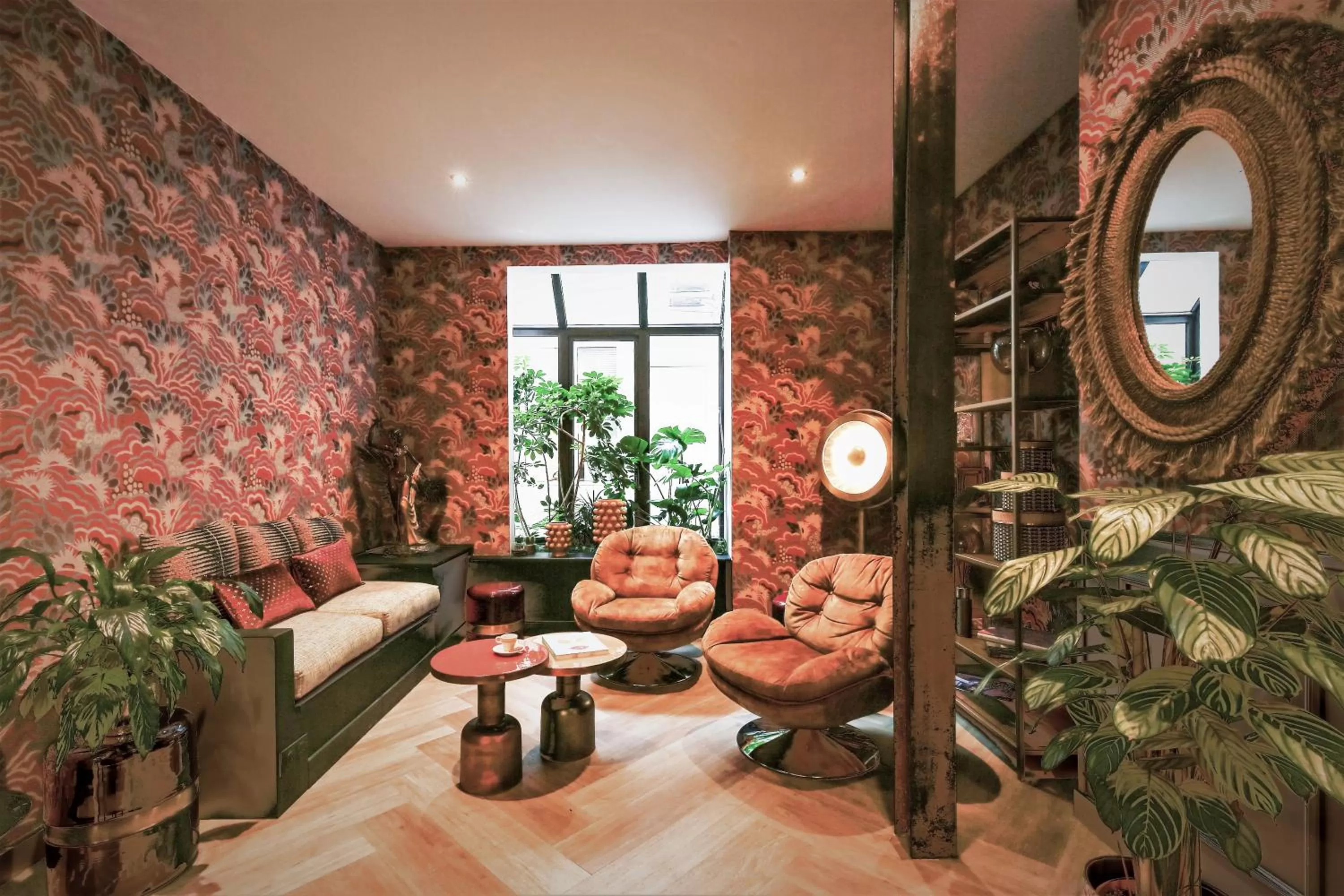 Communal lounge/ TV room in Moris Grands Boulevards