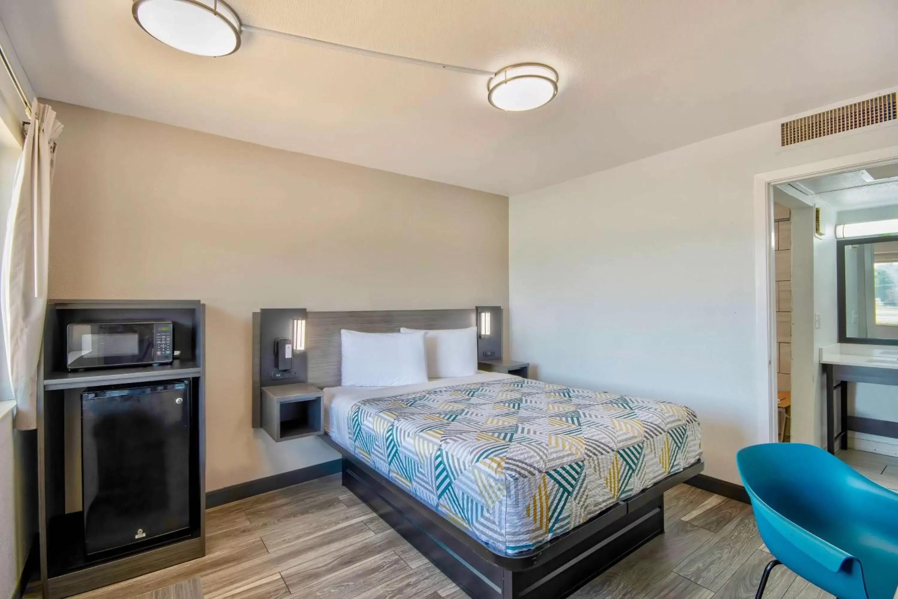 Queen Room - Disability Access - Non-Smoking in Motel 6-Russellville, AR Queen Room - Disability Access - Non-Smoking in Motel 6-Russellville, AR