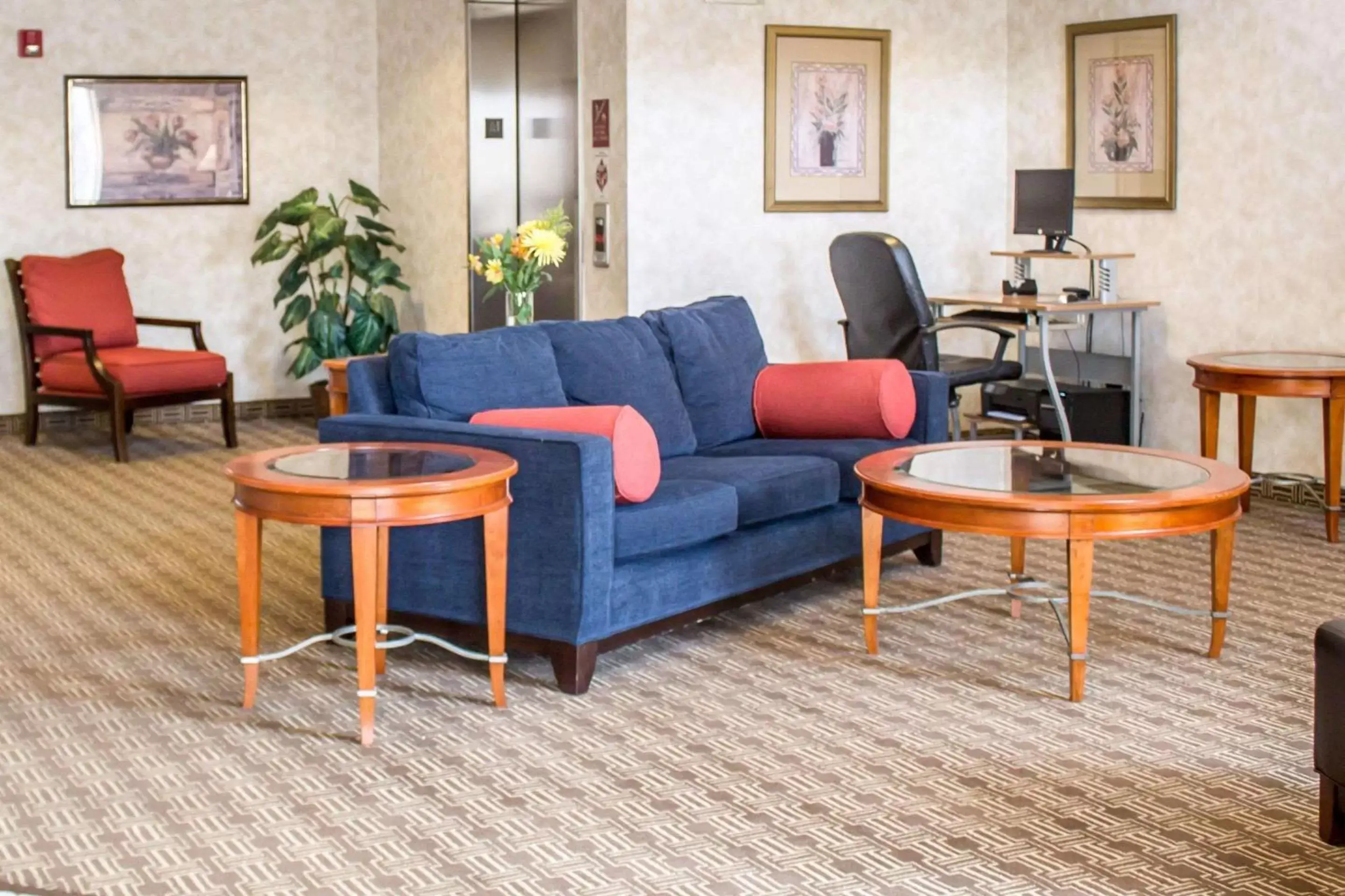 Lobby or reception, Seating Area in Comfort Inn & Suites Fremont