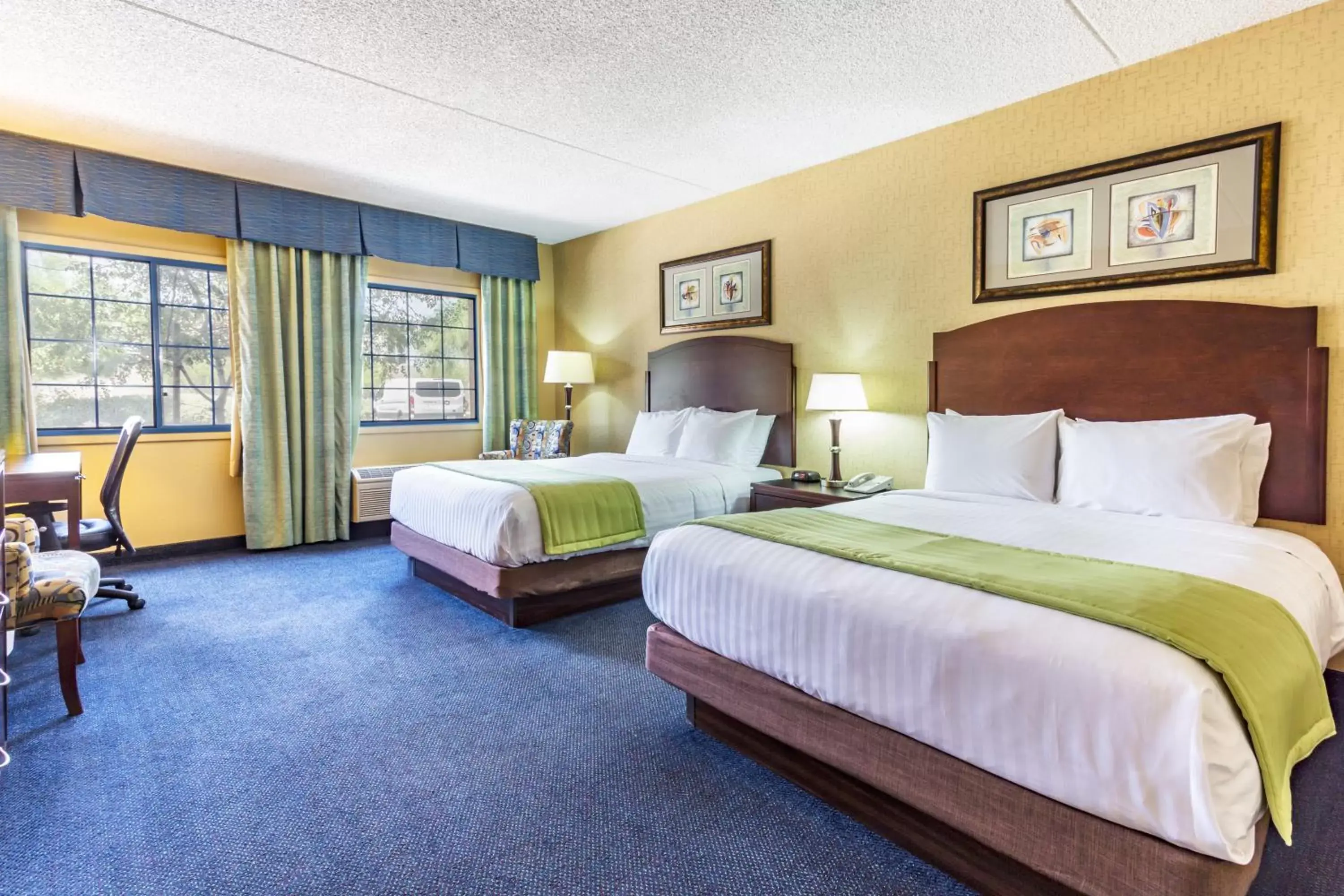 Bed in Days Hotel by Wyndham Mesa Near Phoenix