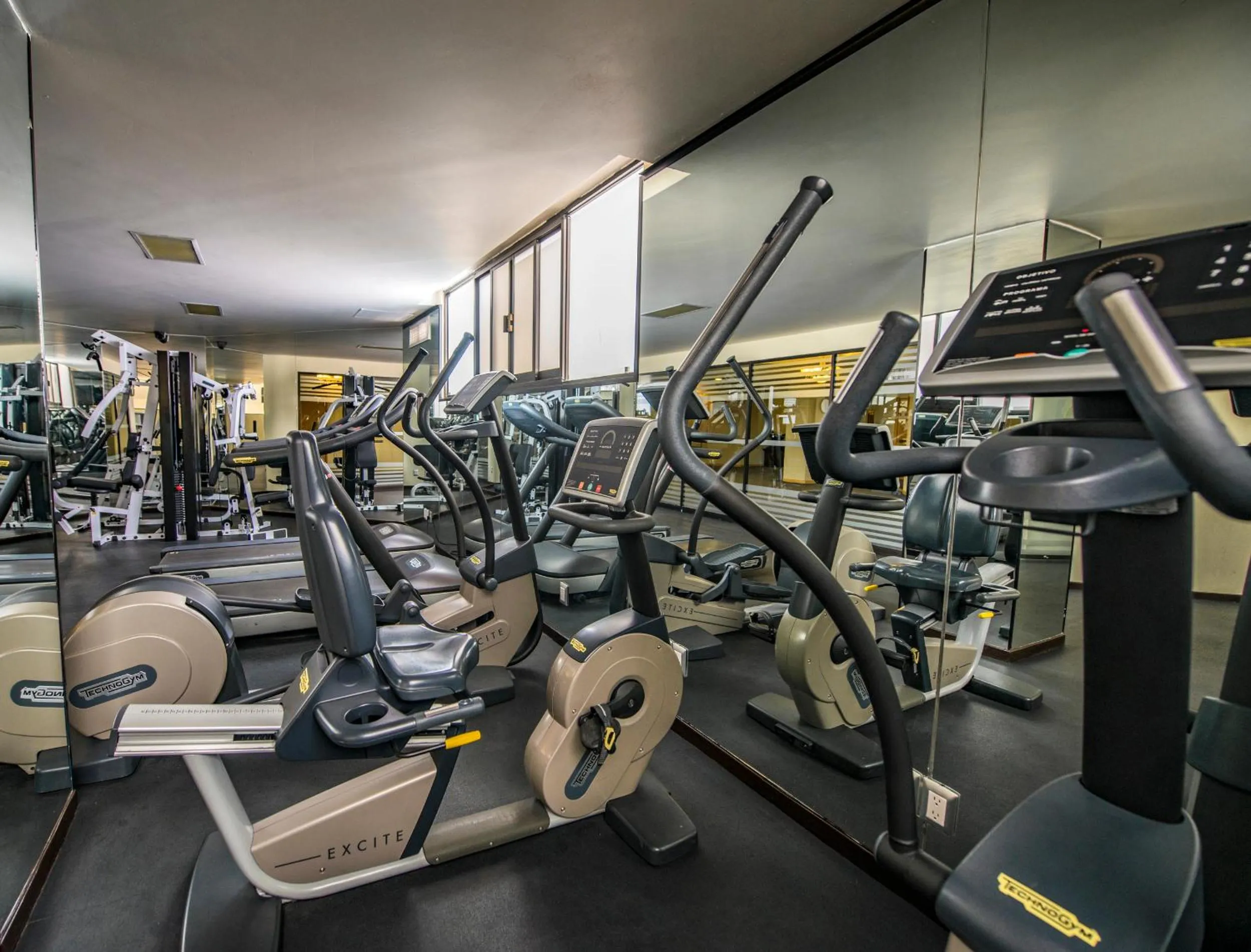 Fitness centre/facilities in Aranzazu Plaza Kristal Aguascalientes