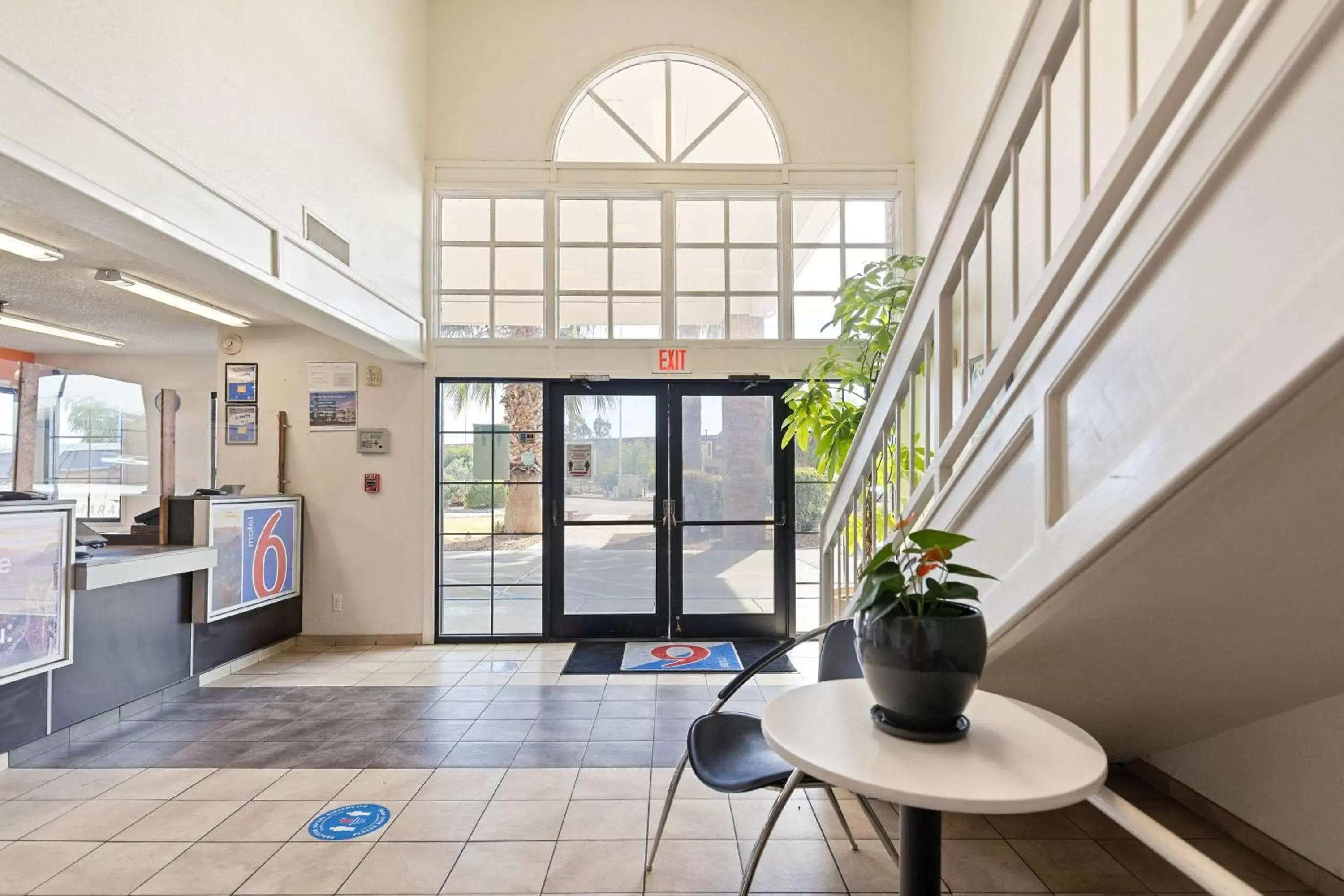 Lobby or reception, Lobby/Reception in Studio 6 Tucson, AZ - North