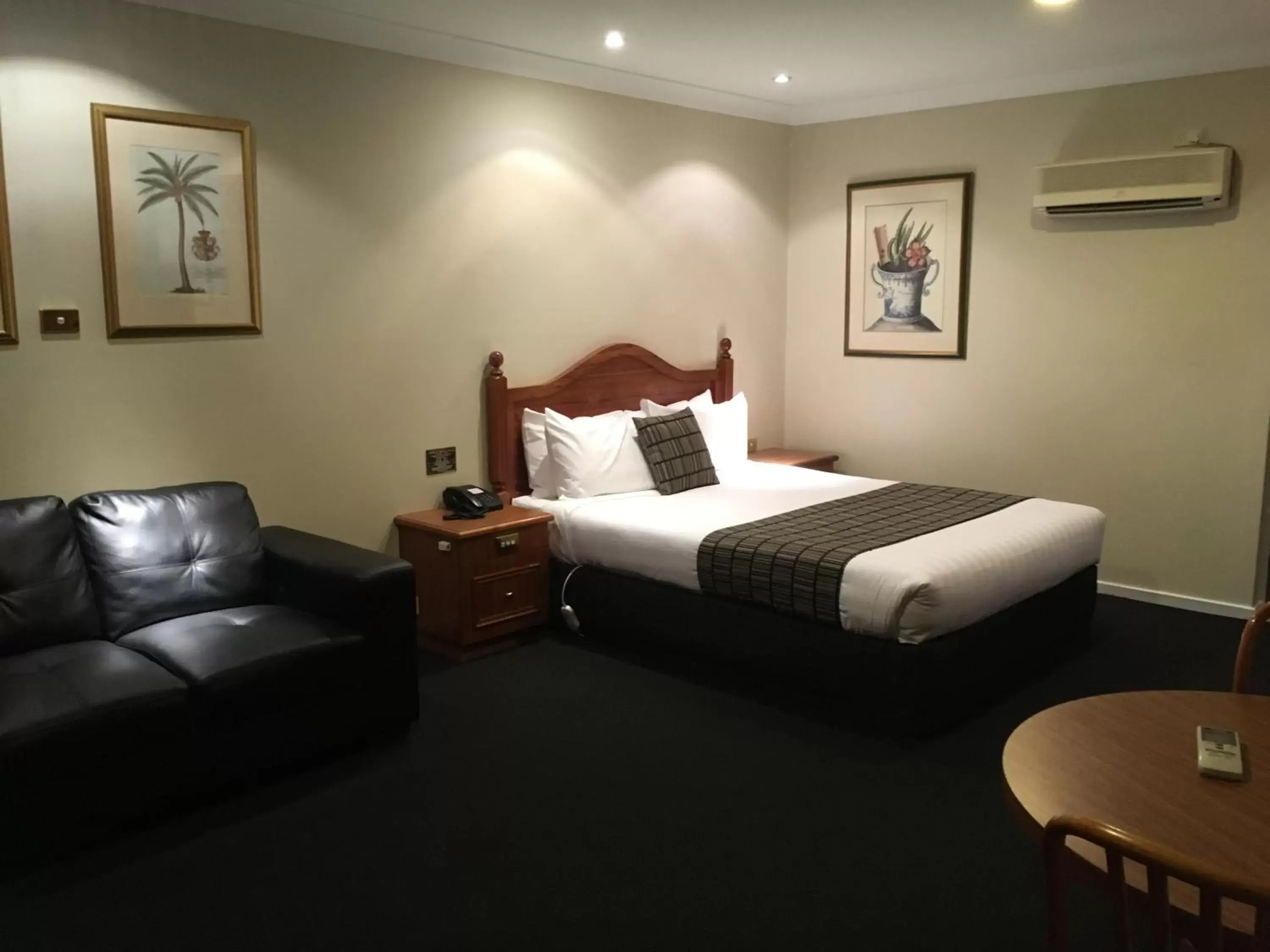 Bedroom, Bed in Best Western Ambassador Motor Inn & Apartments Bedroom, Bed in Best Western Ambassador Motor Inn & Apartments