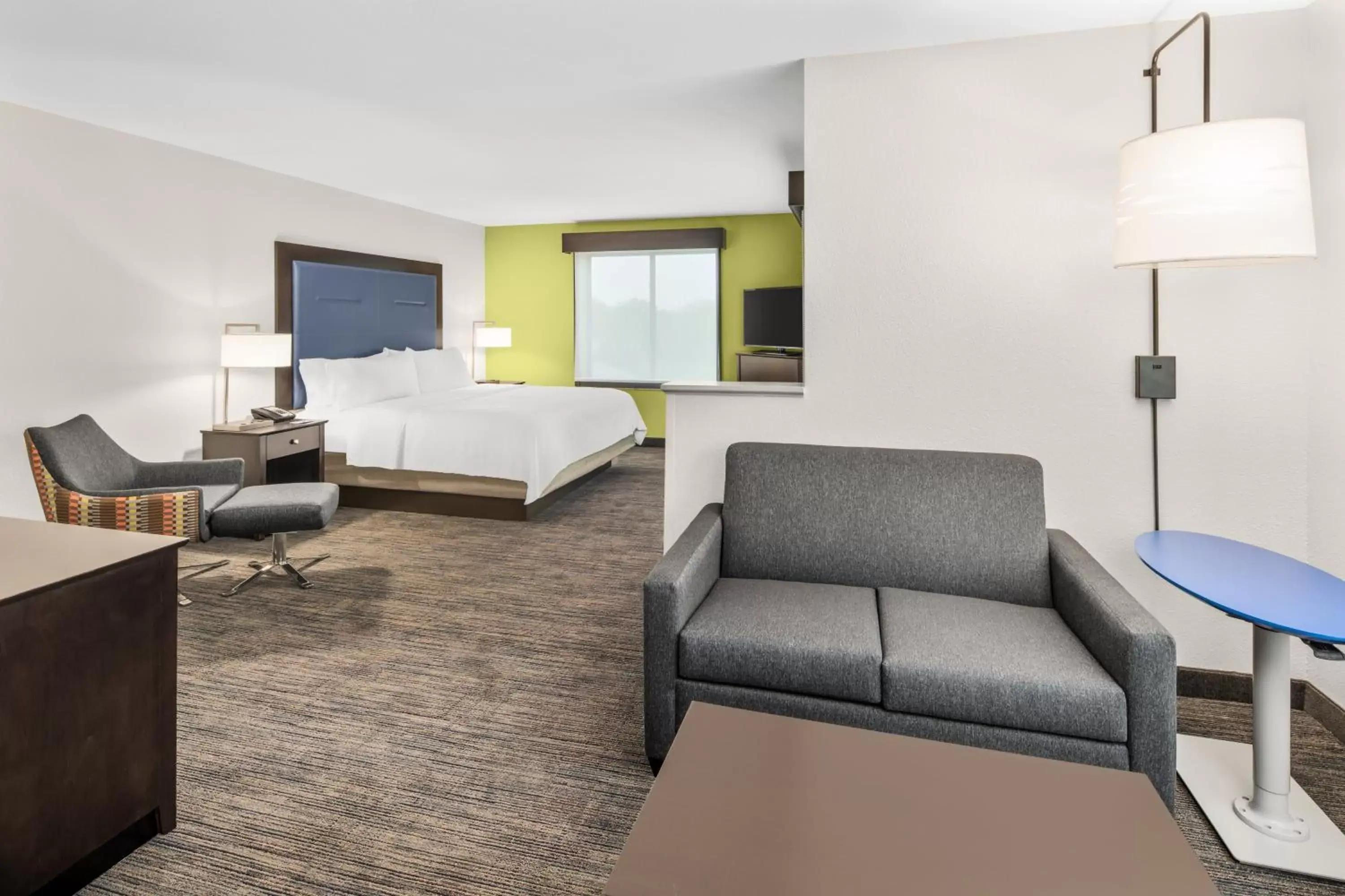 Photo of the whole room, Seating Area in Holiday Inn Express & Suites Wilmington-Newark, an IHG Hotel