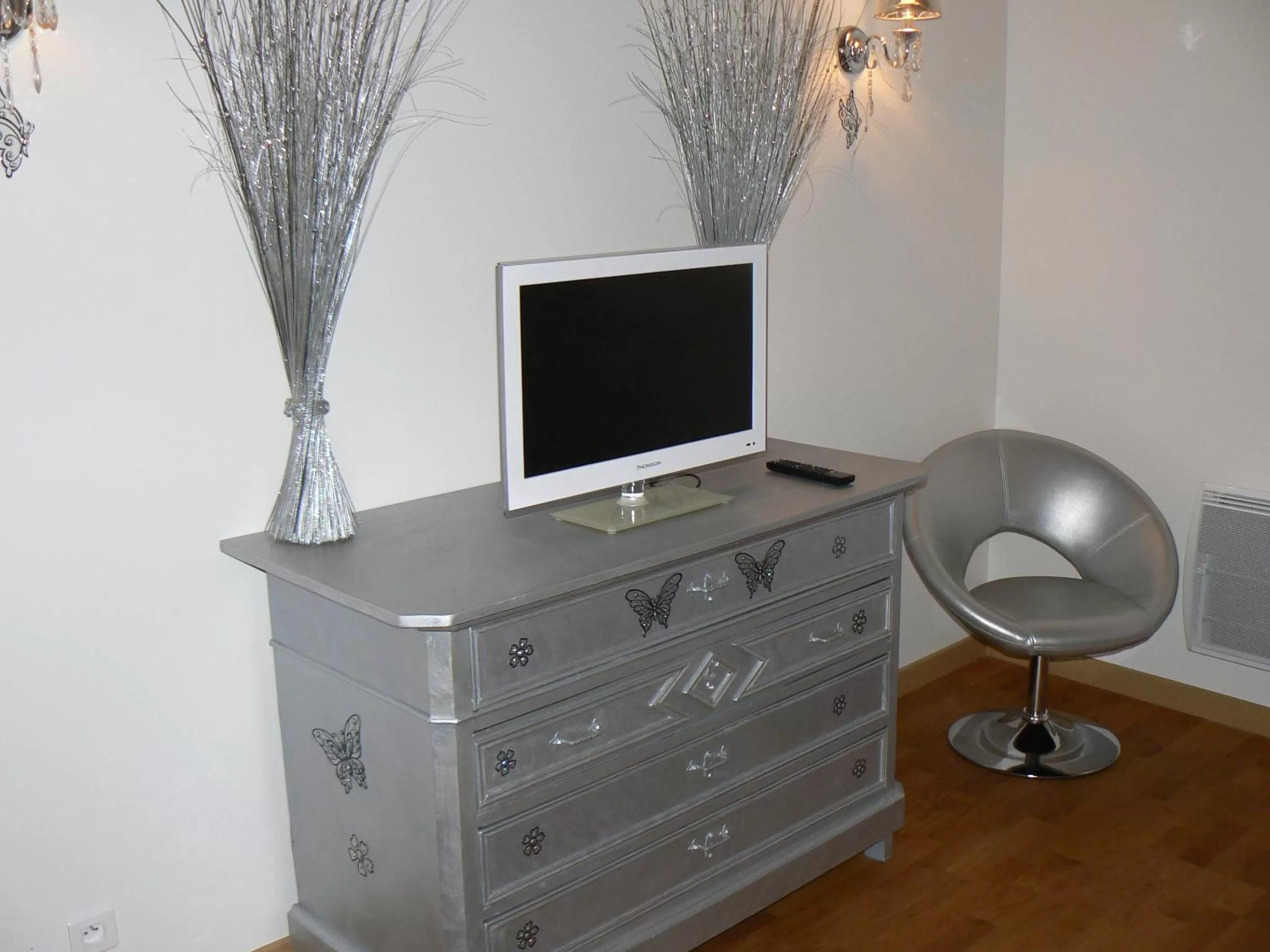 TV and multimedia, TV/Entertainment Center in Le Manoir des Chapelles