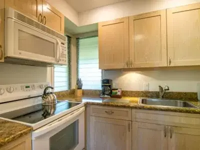 Kitchen/Kitchenette in Kaanapali Maui at the Eldorado by OUTRIGGER