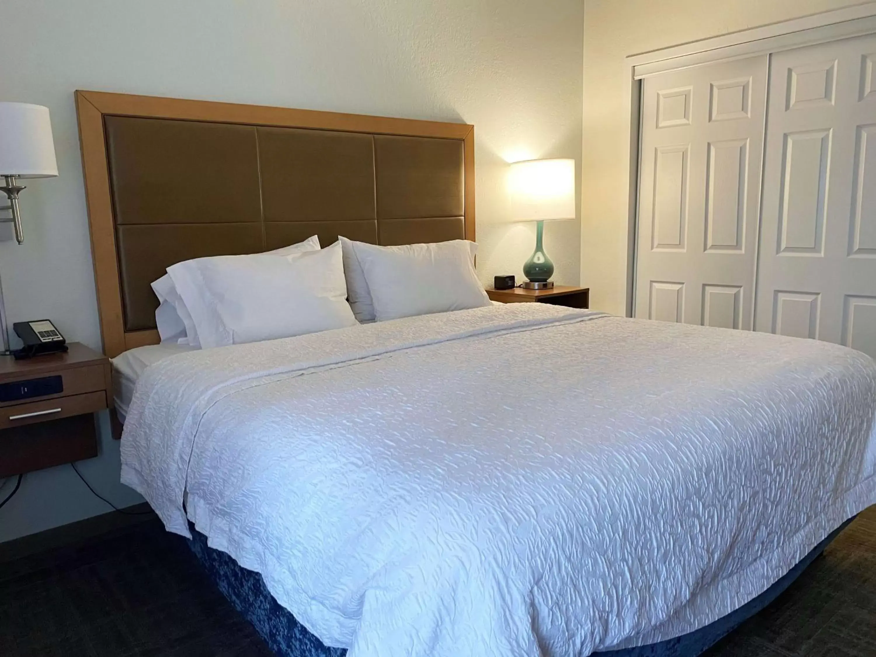Bed in Hampton Inn by Hilton Milford
