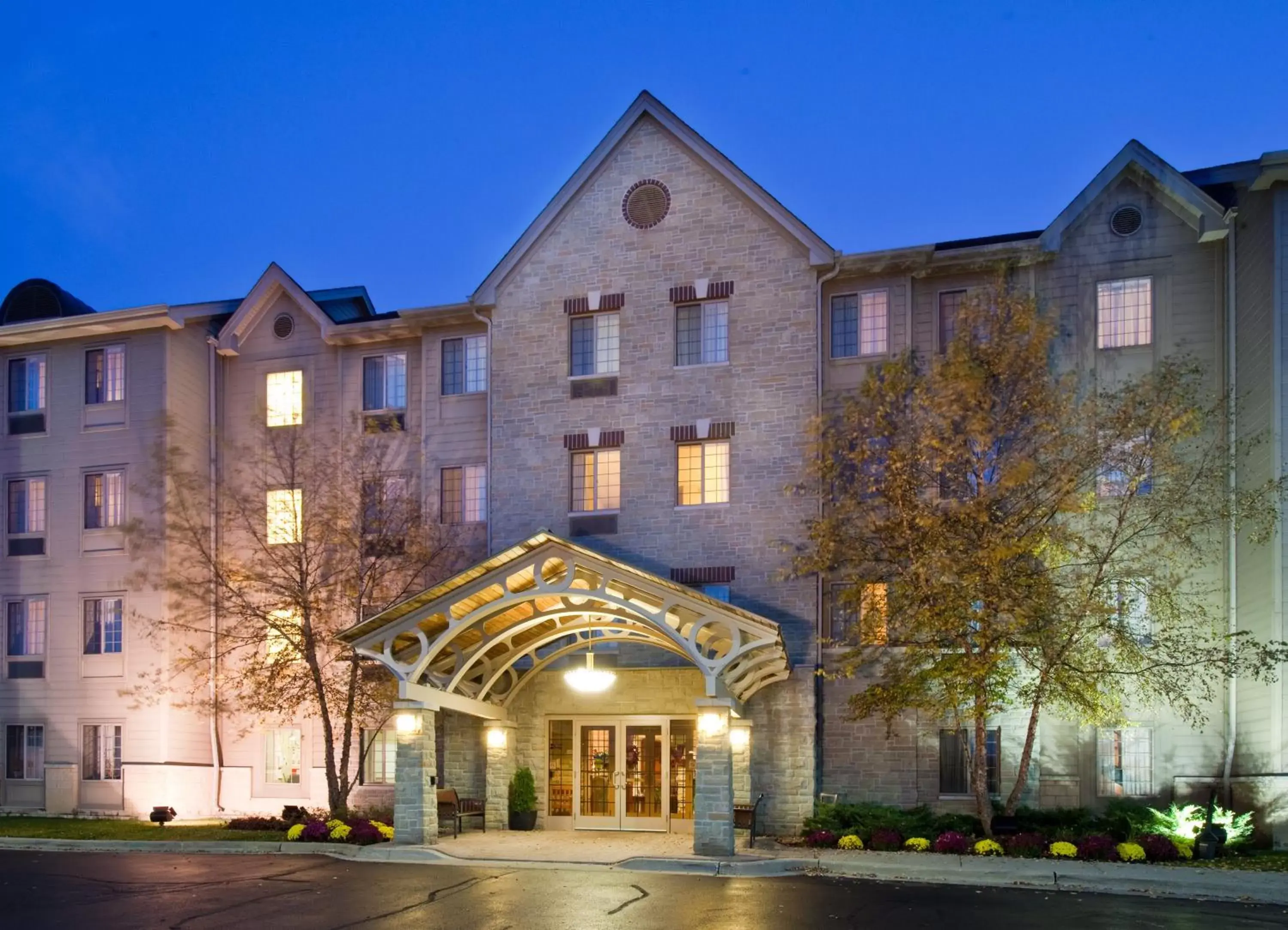 Property building in Staybridge Suites Chicago-Oakbrook Terrace by IHG Property building in Staybridge Suites Chicago-Oakbrook Terrace by IHG