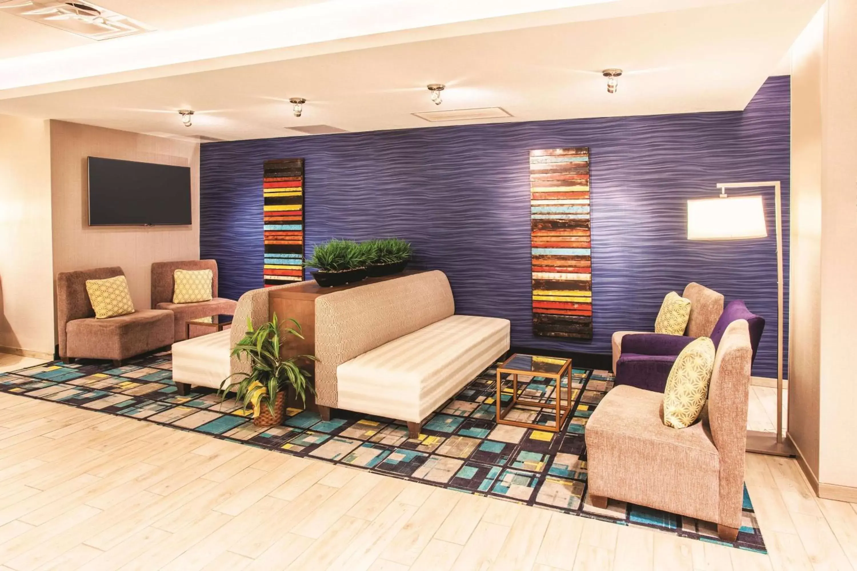 Lobby or reception, Seating Area in La Quinta by Wyndham Duluth