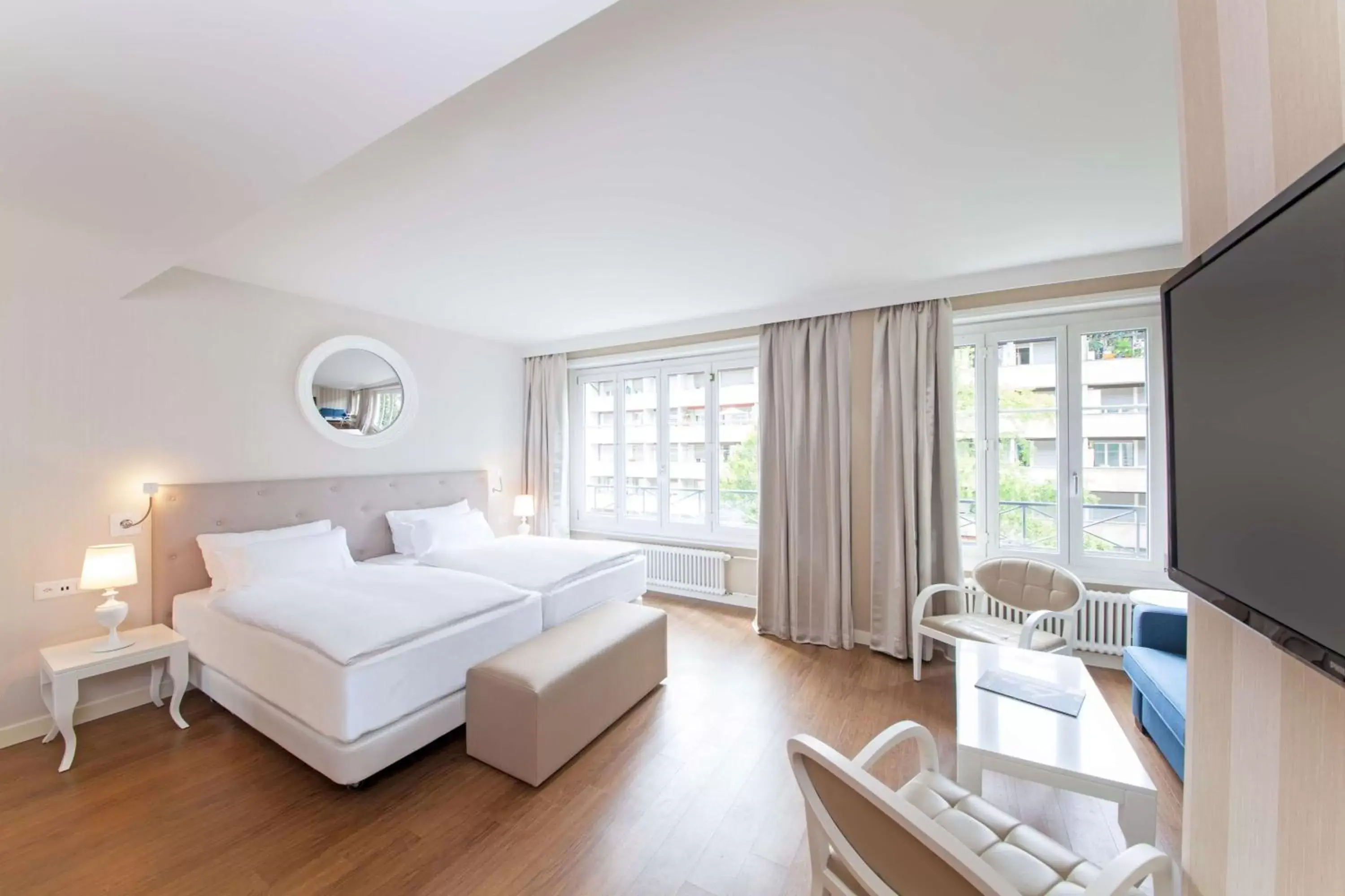 Photo of the whole room, Bed in Geneva by Fassbind Photo of the whole room, Bed in Geneva by Fassbind