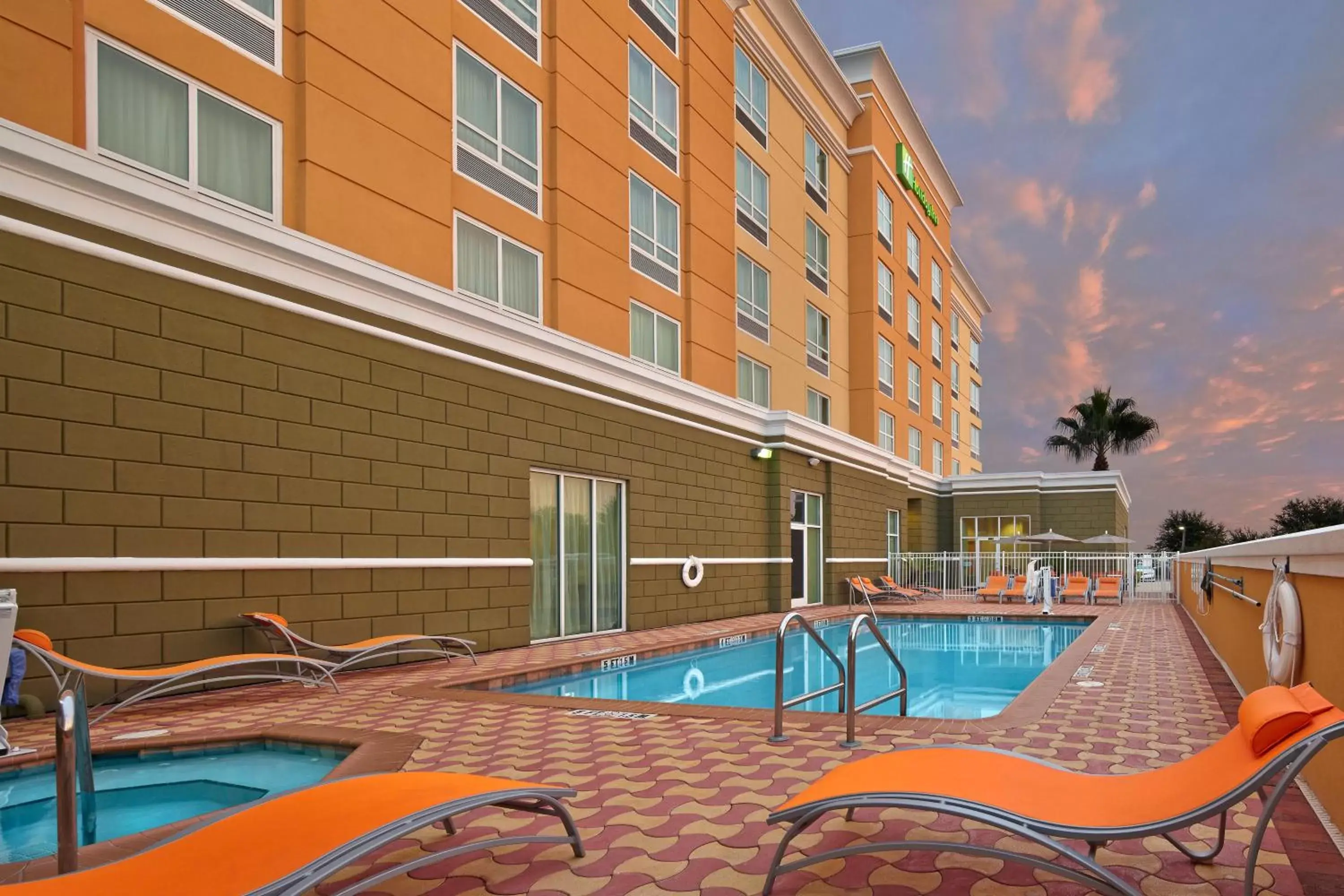 Swimming Pool in Holiday Inn Jacksonville E 295 Baymeadows, an IHG Hotel