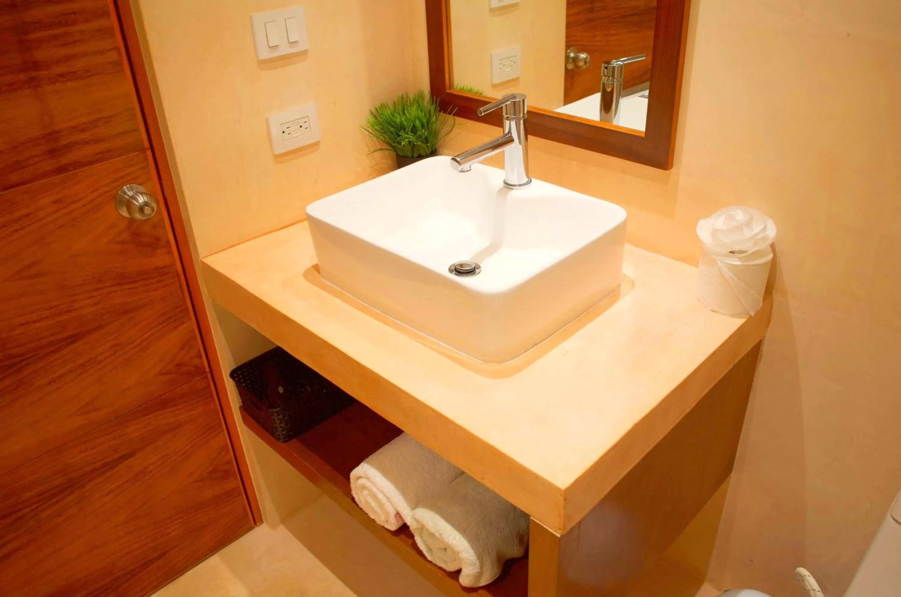 Bathroom in Gardens Coba - Luxury Cardinal
