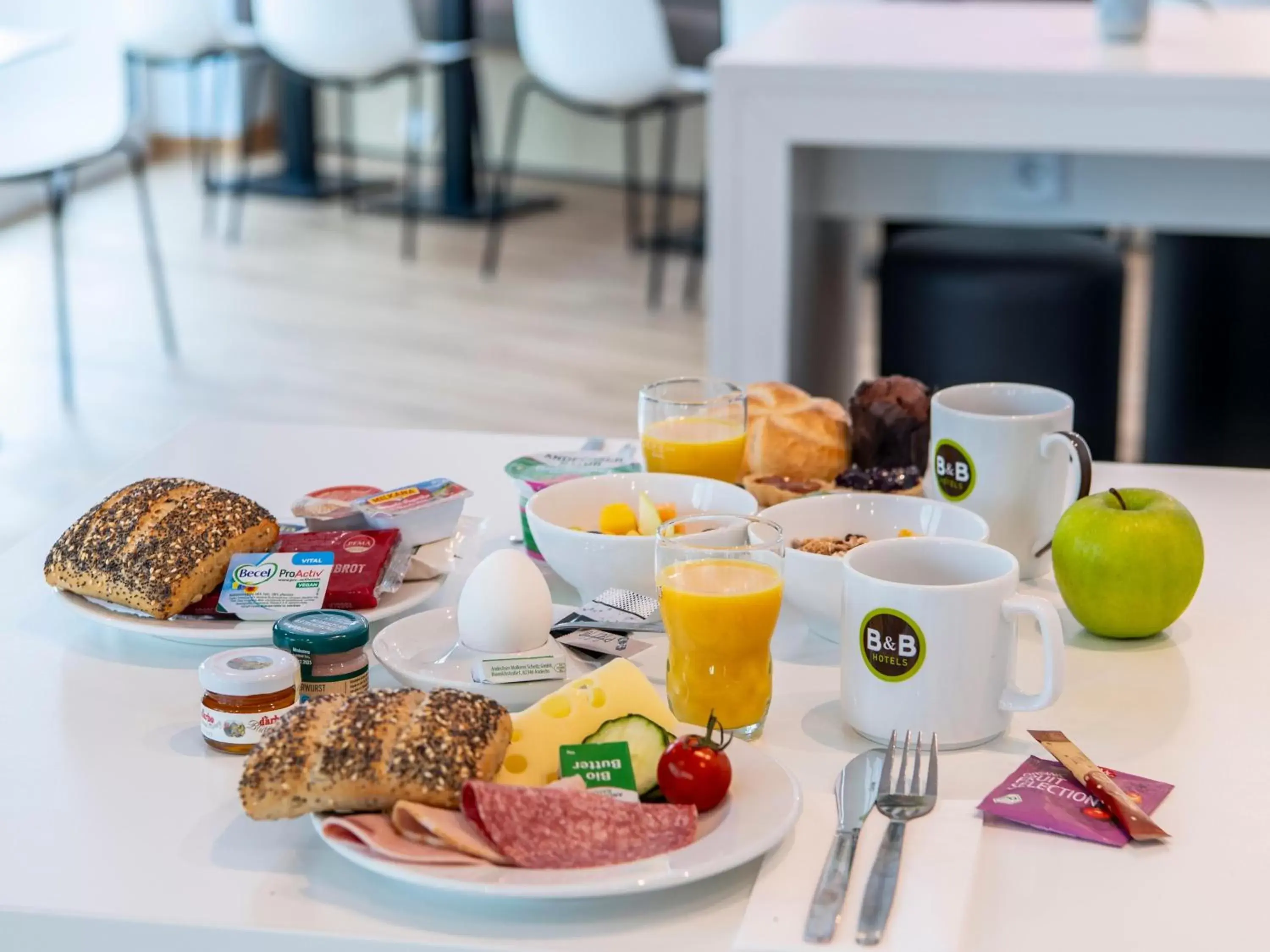 Restaurant/places to eat, Breakfast in B&B Hotel Augsburg-Nord